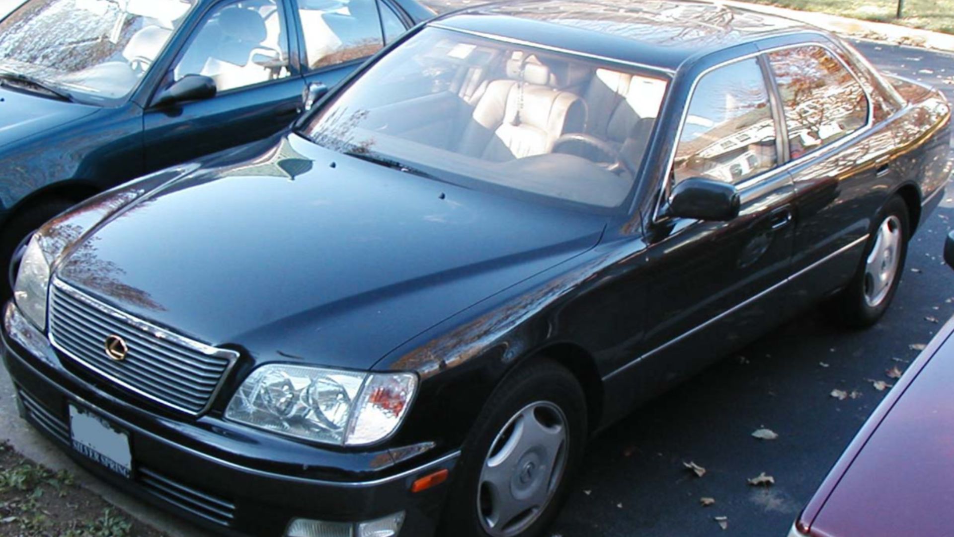 1998-2000 Lexus LS400 photographed in USA.