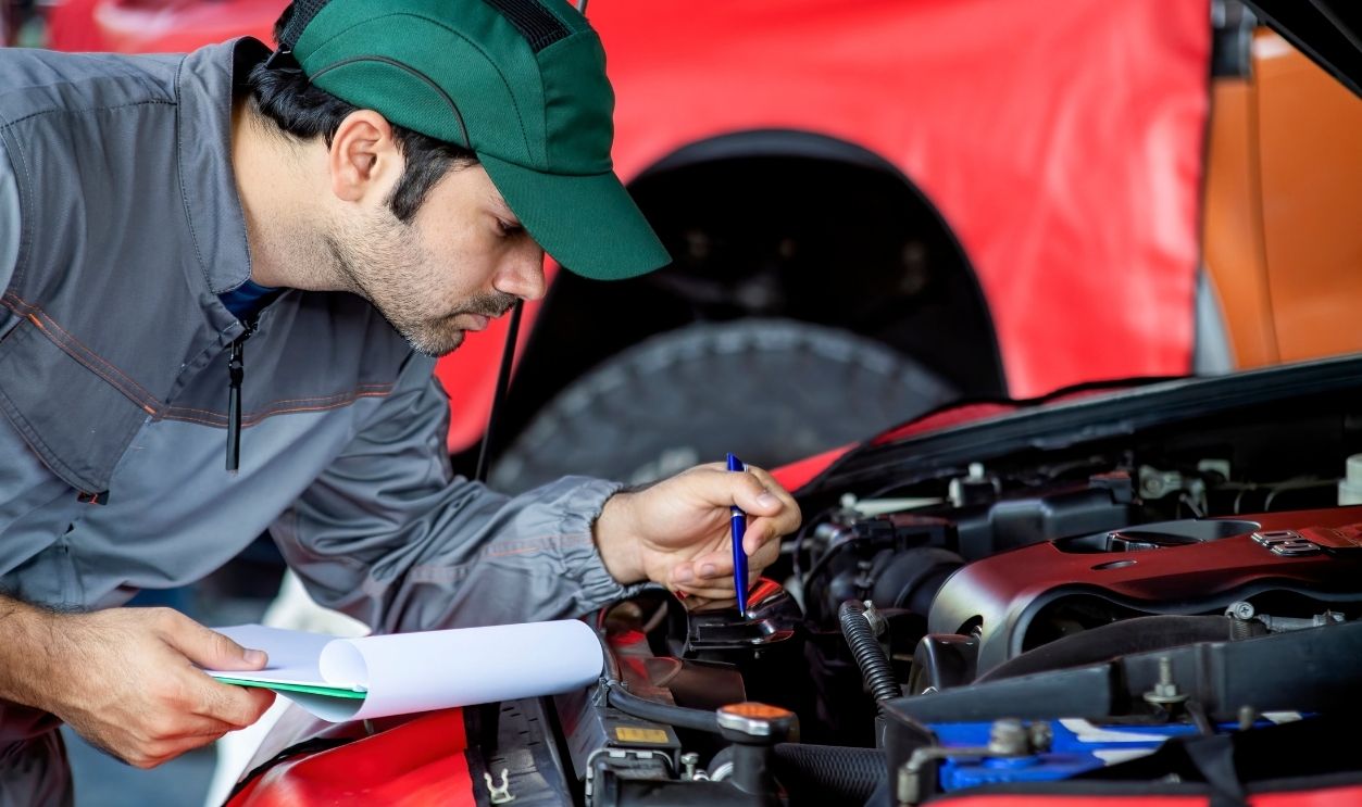 The most handsome specialists inspect the condition of the car, engine, suspension before delivering to customers.