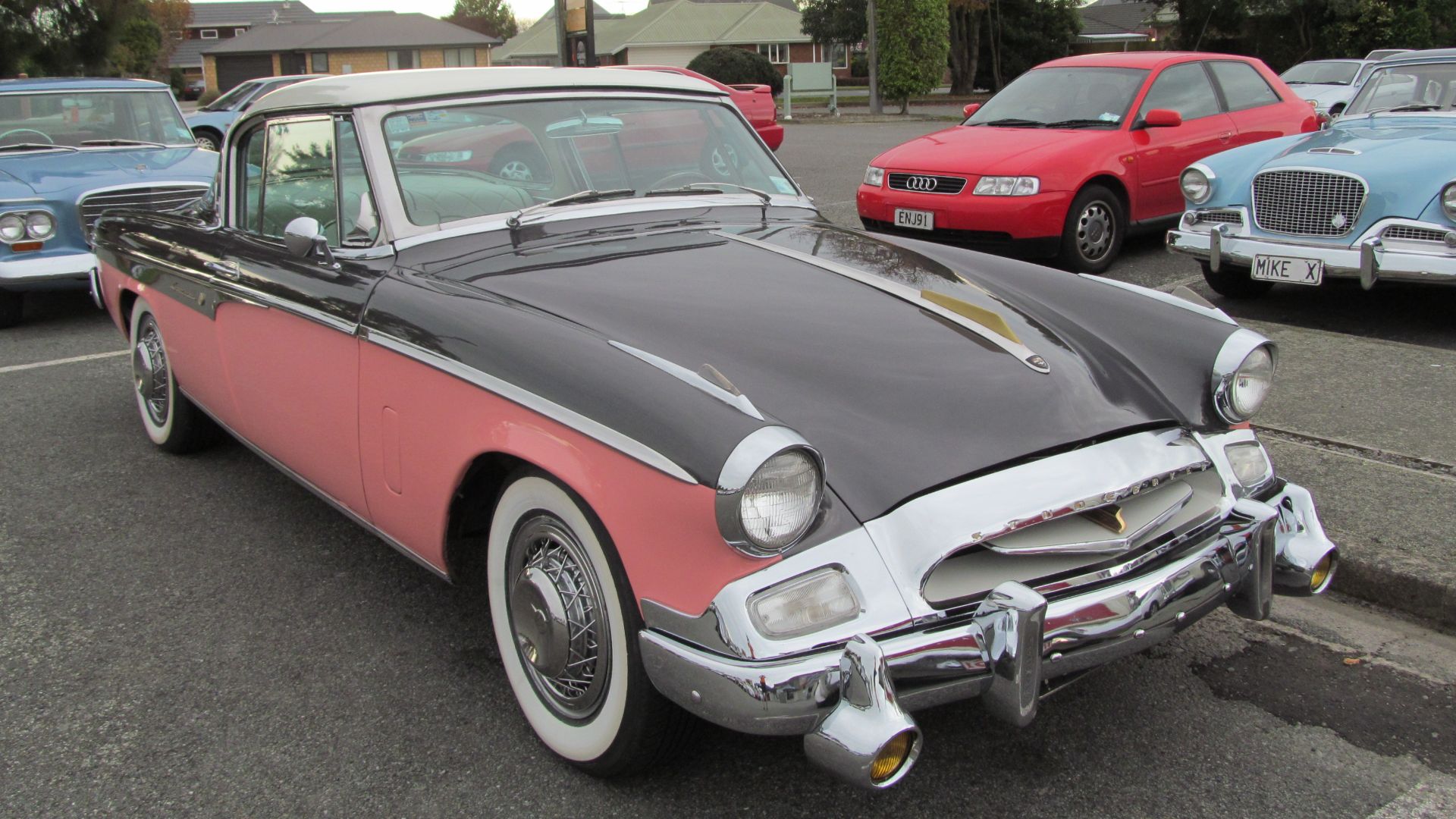 I've photographed this one before, but it's such a effortlessly classy car that I just had to get another shot.