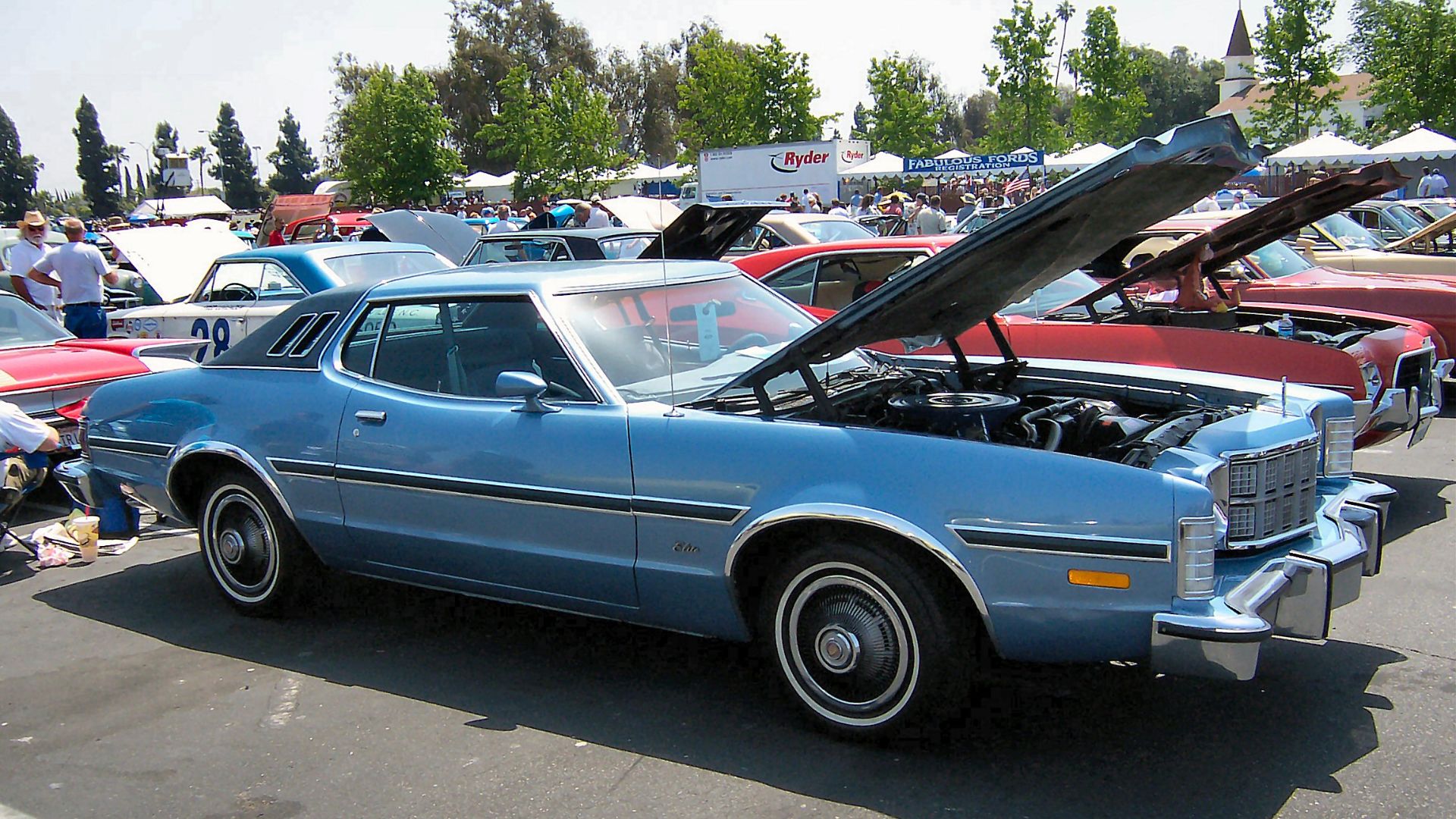 File:1976 Ford Elite in Blue, right front side.jpg