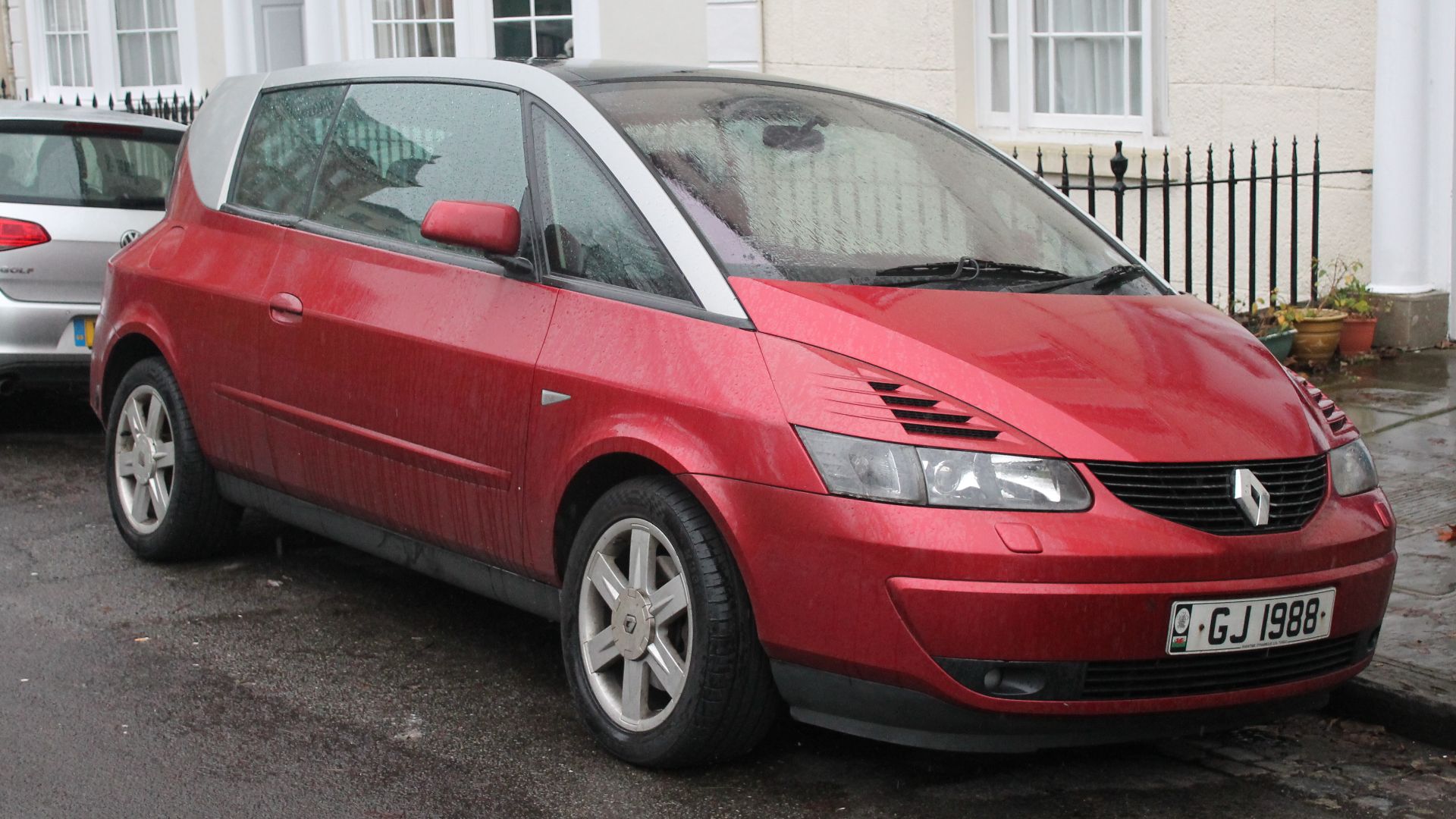 These are hard to come by anyway, they never sold particularly well in Britain.  Only 8,500 were built worldwide.  This is one of 108 Avantime Dynamiques on the roads.

The vehicle details for GJI 988 are:
Date of Liability 01 10 2014 
Date of First Regis