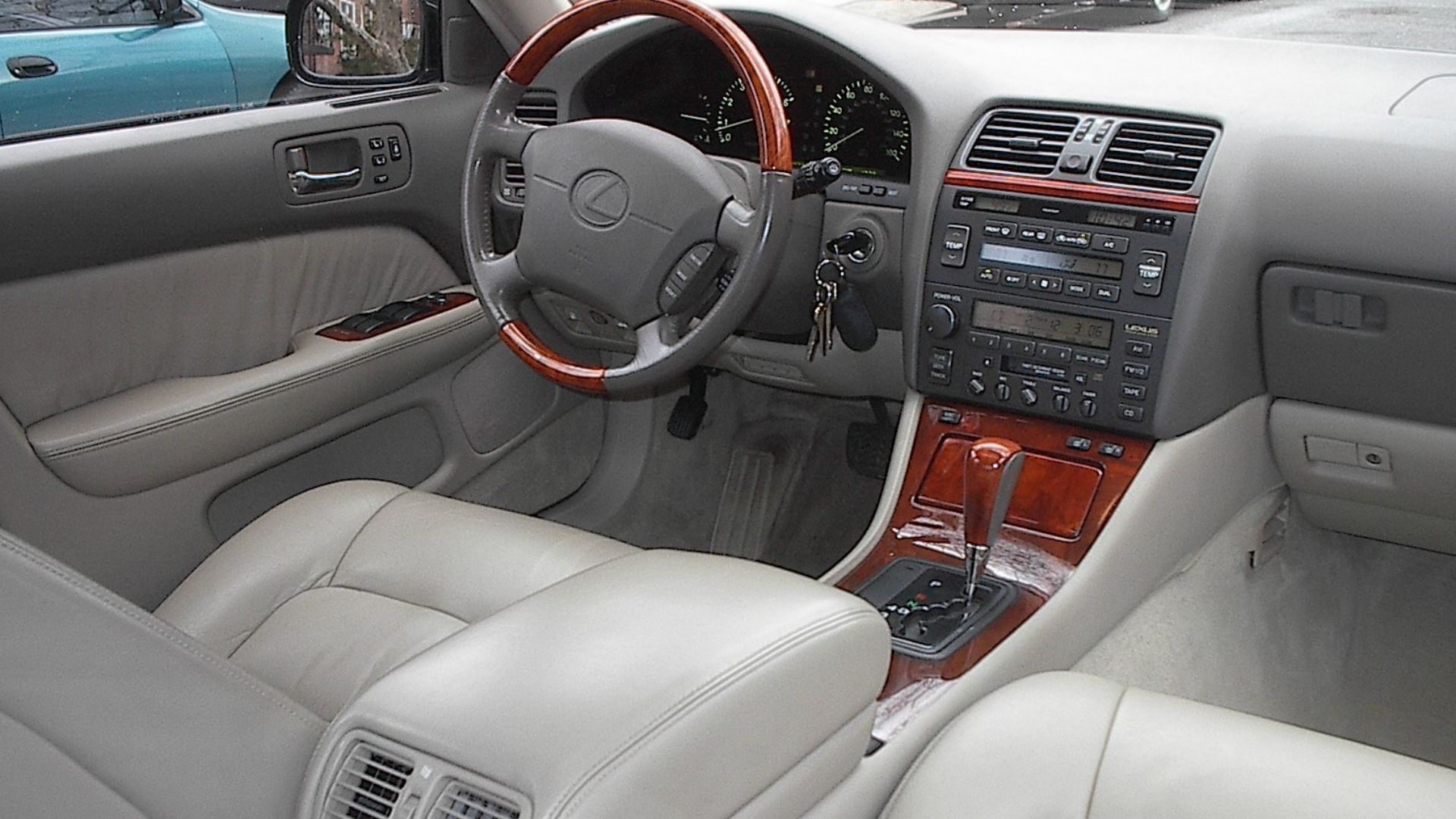 LS 400, 2000 model year