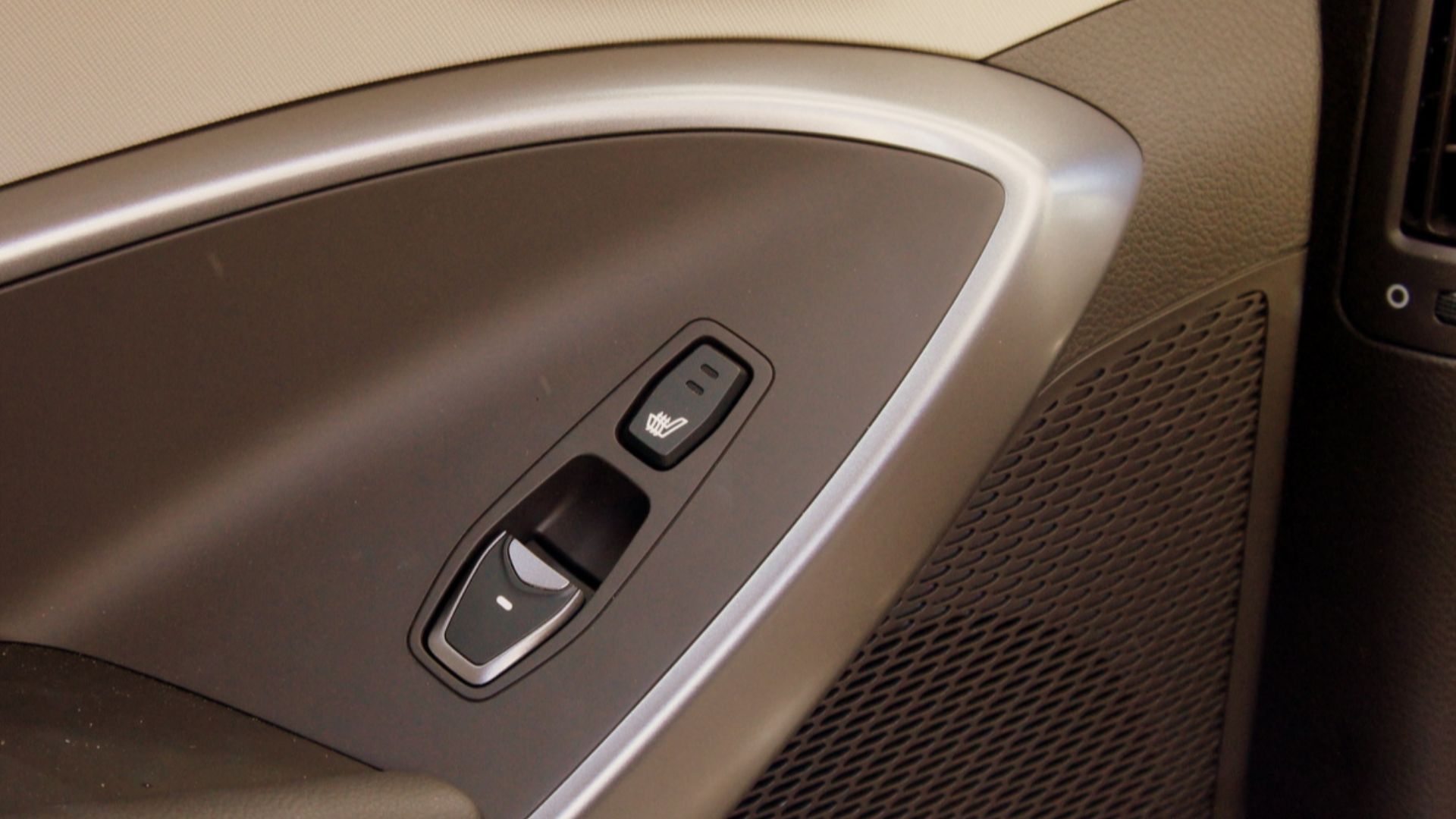 Photos of the 2014 Hyundai Santa Fe Limited SUV. More reviews found at: www.hightechdad.com