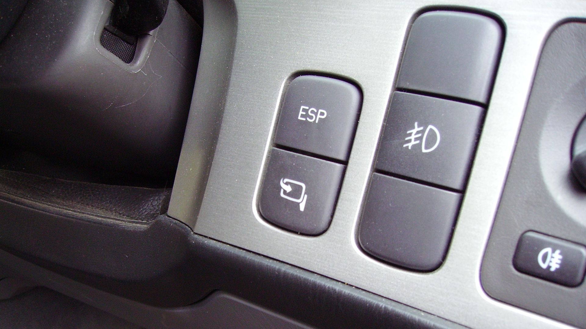 Side-view mirror retraction control (Saab 9-5)