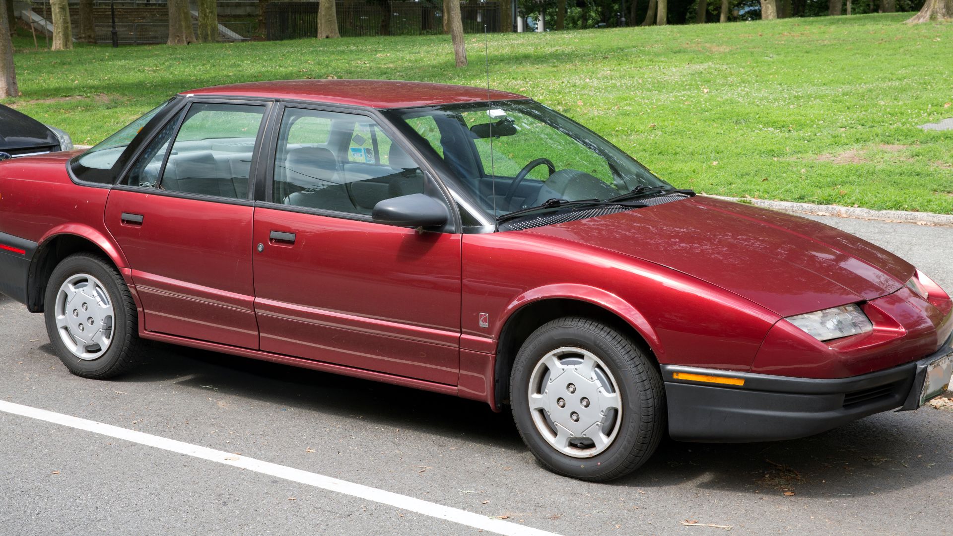 1995 Saturn SL1 in good condition. 1.9-liter MPFI engine, built in Spring Hill, TN.