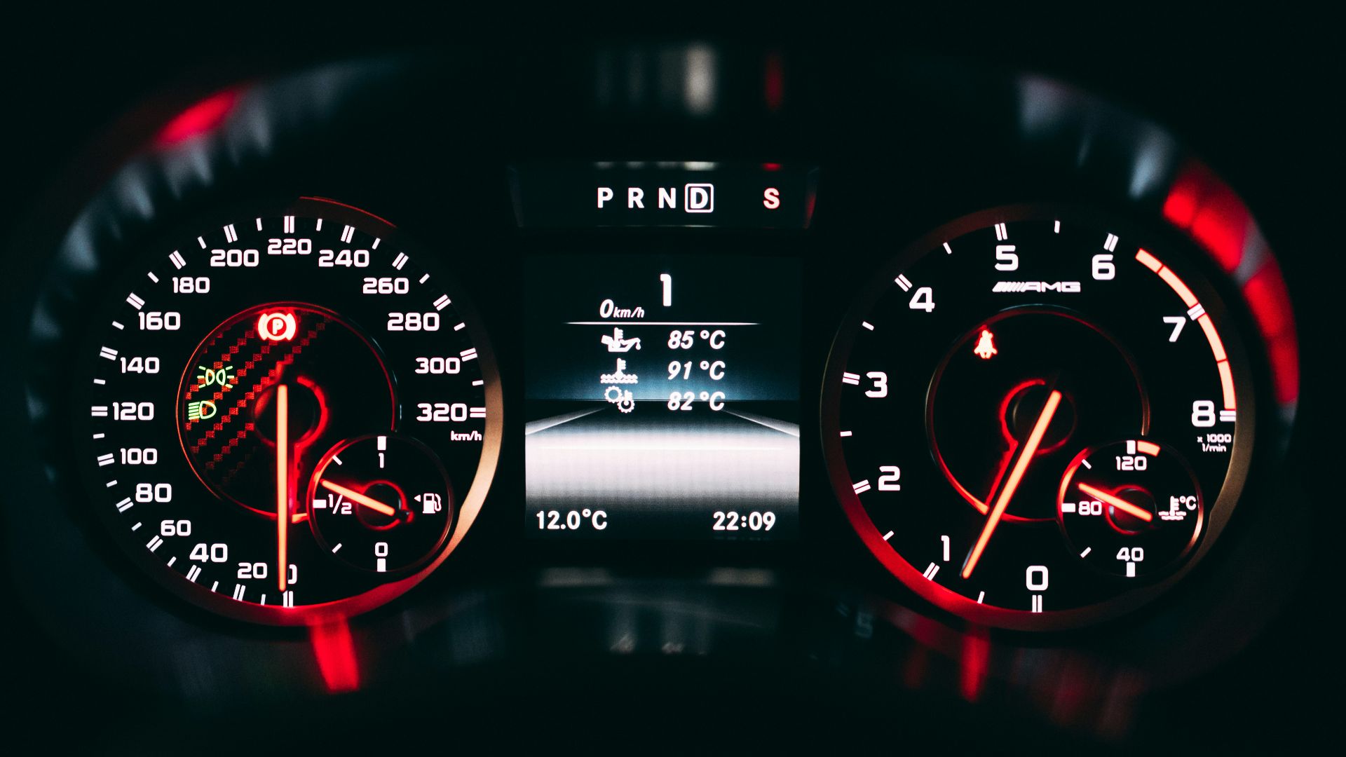black and red analog speedometer