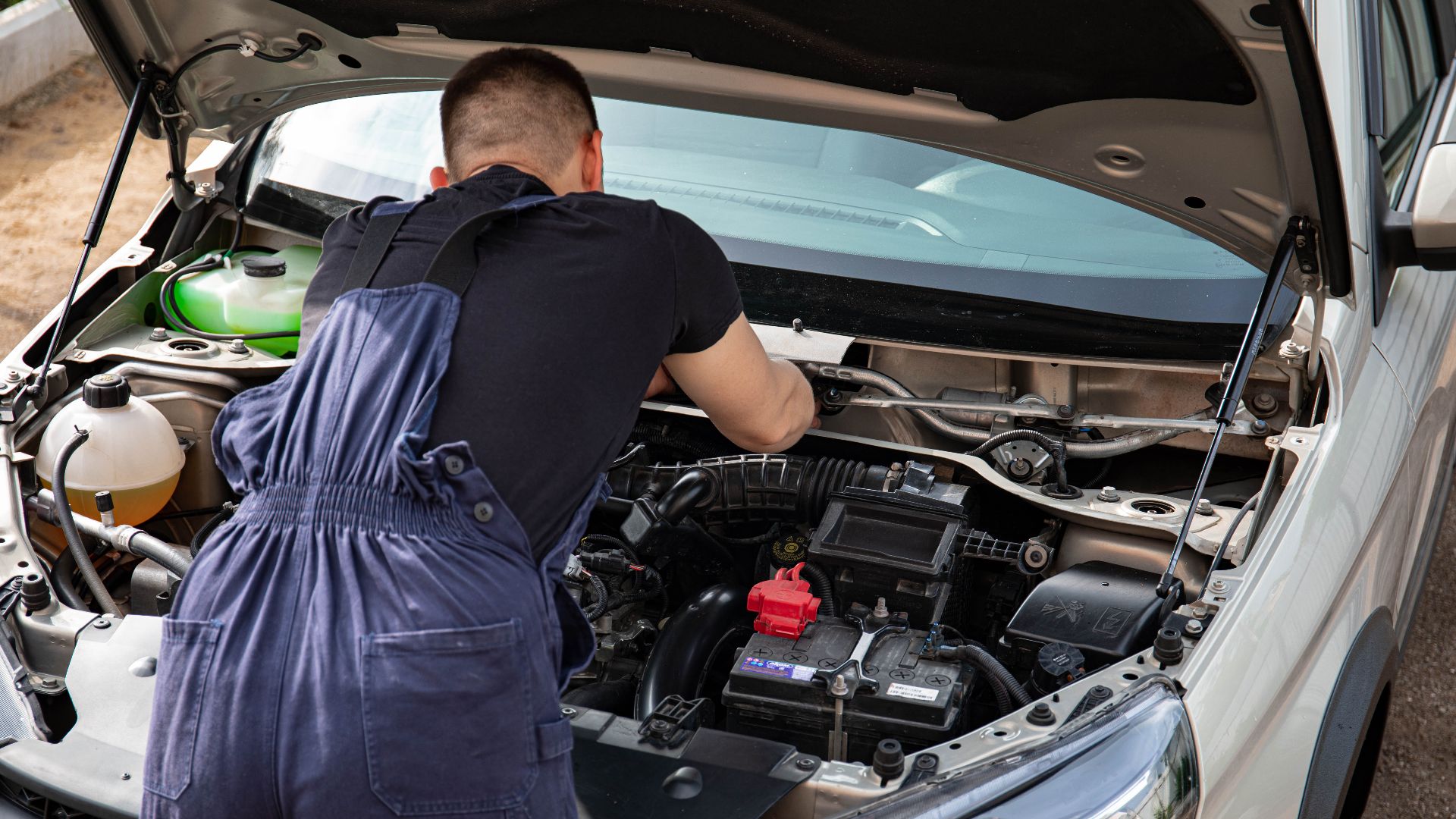 Pour éviter de se retrouver dans une telle situation avec sa voiture, il est vivement recommandé de s'équiper d'un booster batterie voiture. Cela permet de démarrer sa voiture en quelques instants sans avoir besoin de câbles de démarrage ou d'une personne