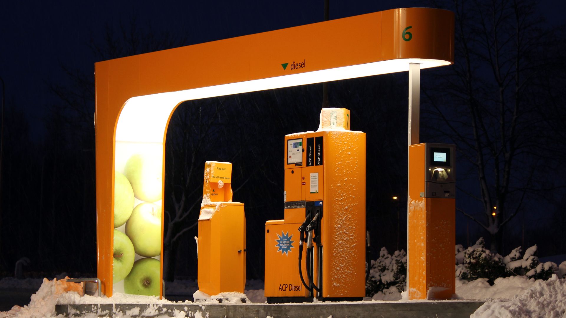 A self-service pump for diesel fuel. To the right, a credit card payment terminal. At a  Preem petrol station in Avesta, Dalarna, Sweden.