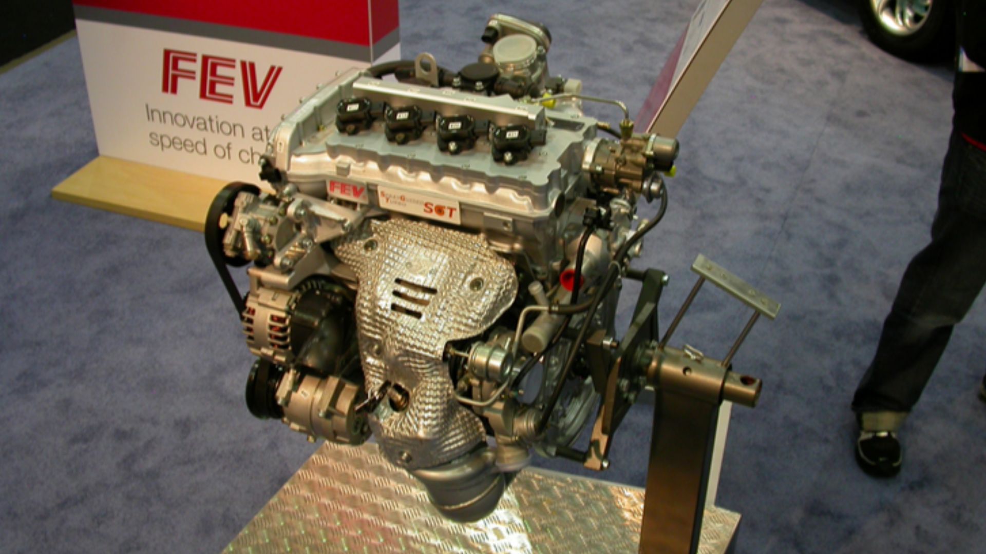 Gasoline direct injection engine prototype