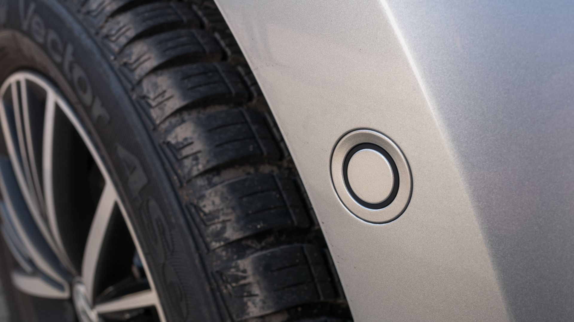 Side parking sensor on a VW Golf VII