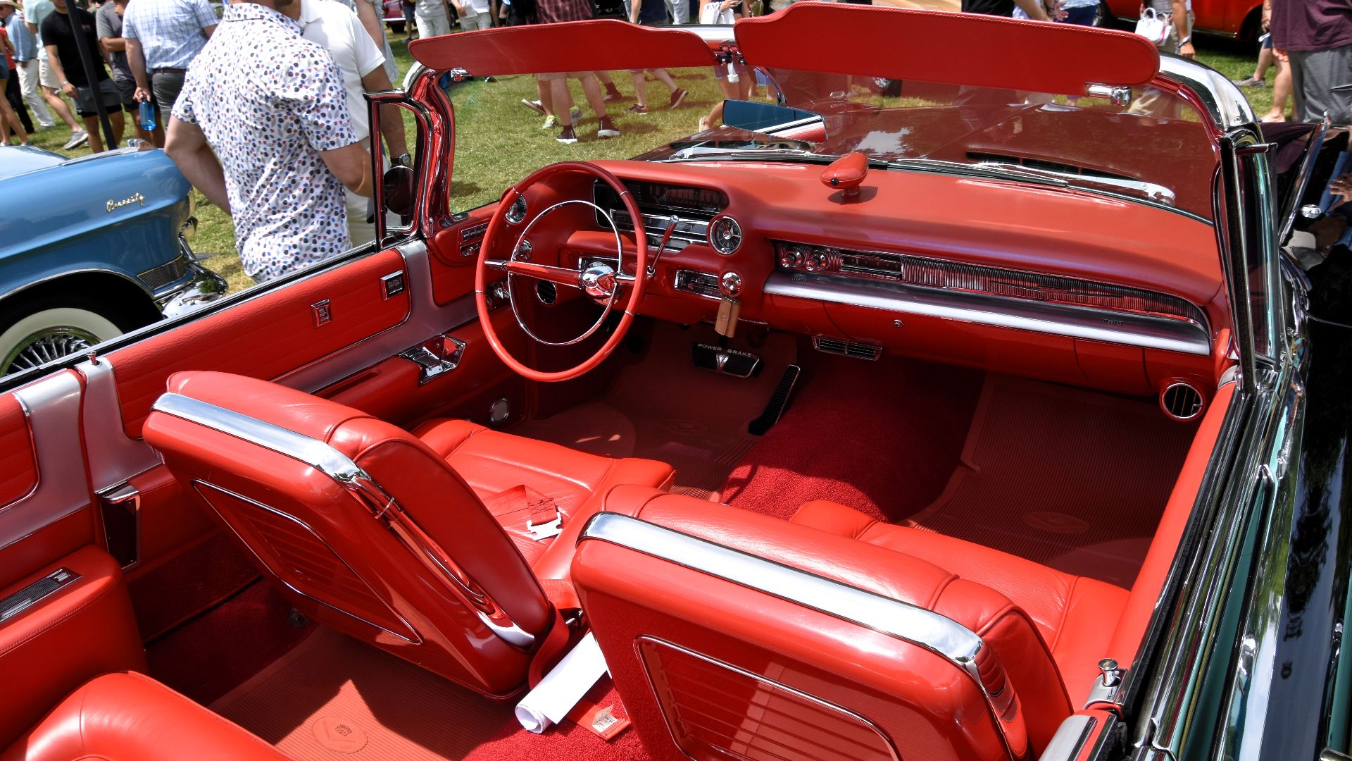 Production: 1952 - 2002
Generation: Fourth (1959 - 1960)
Engine: 6,4 litre V8 petrol
Power: 349 PS
Gearbox: 4 speed automatic
Layout: front engine, rear drive

Only 1.320 Biarritz trim level cabriolets were produced in 1959.