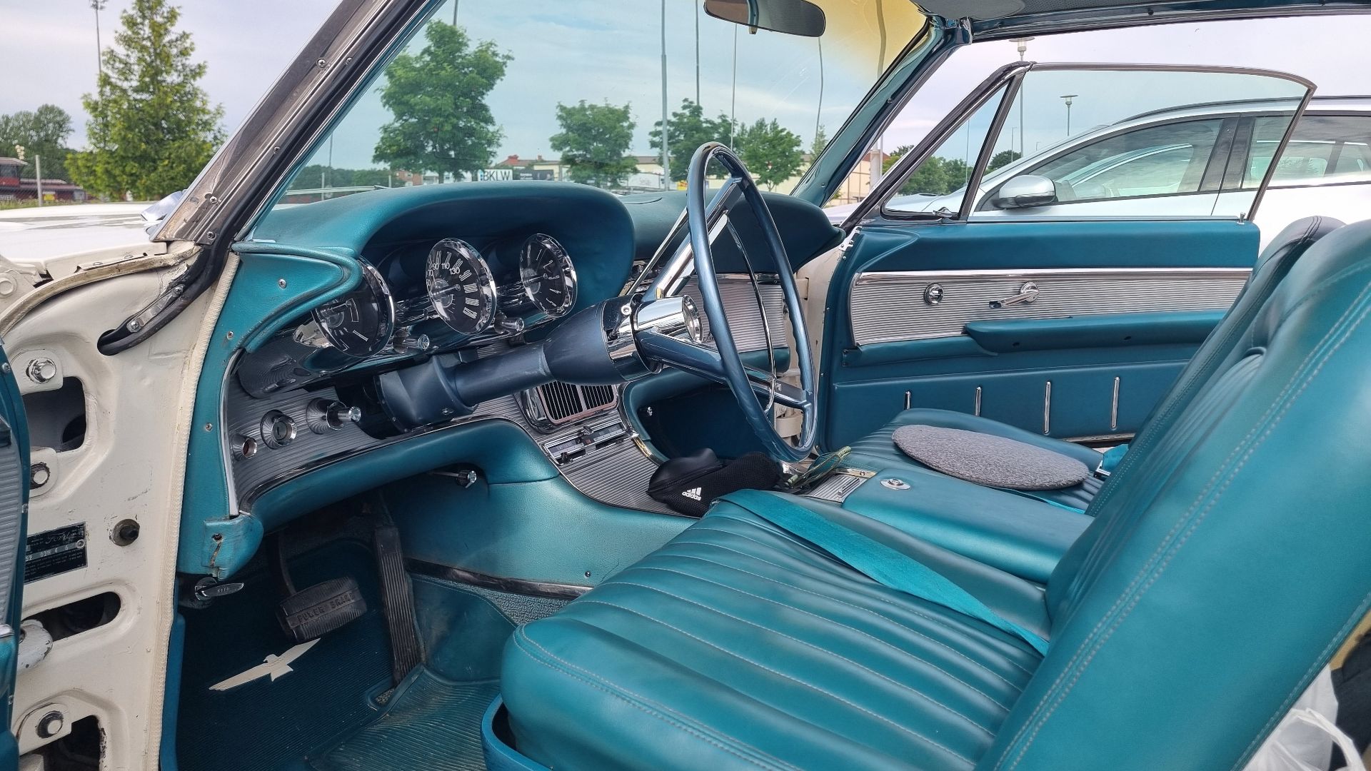 Ford Thunderbird 1961, hard top coupe, steering wheel with