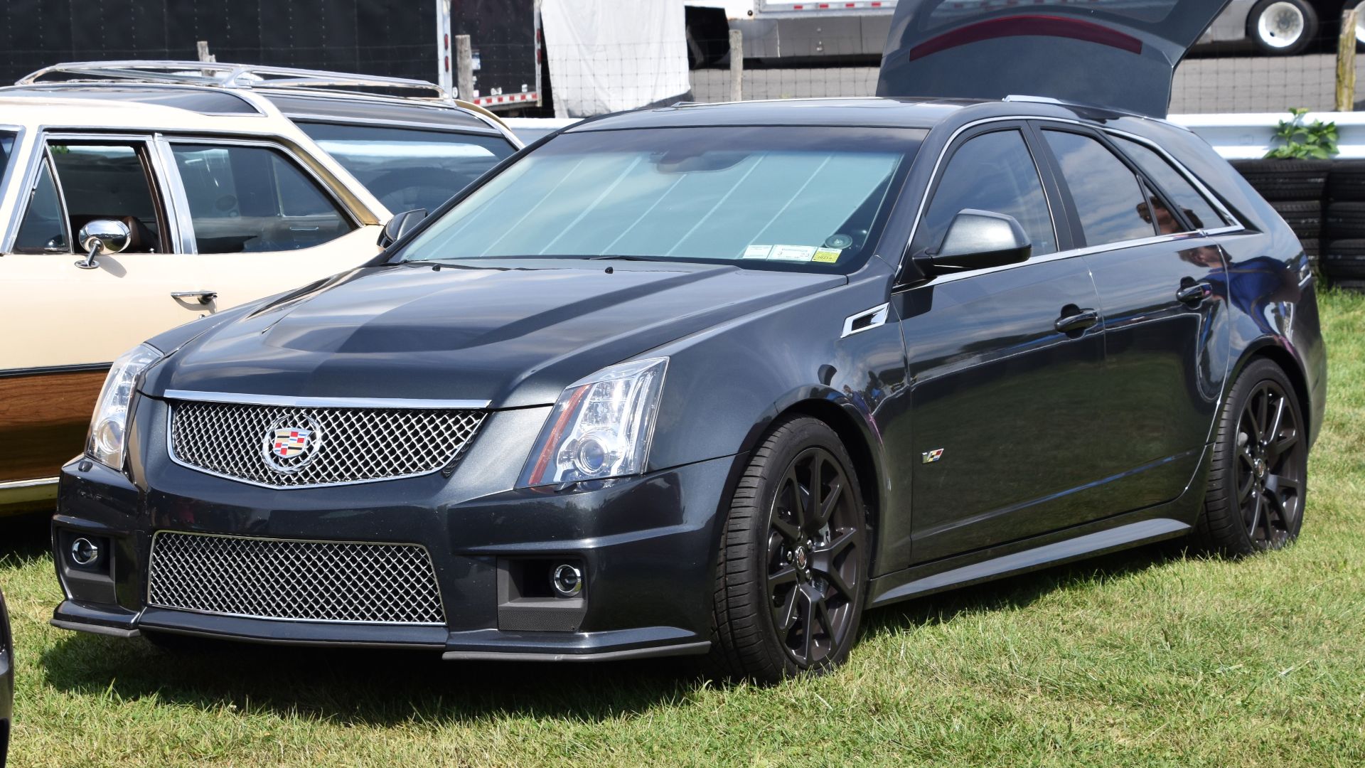 Production: 2002 - 2019
Generation: Second (2008 - 2014)
Engine: 6,2 litre V8 (petrol)
Power: 564 PS
Gearbox: 6 speed automatic
Layout: front engine, rear drive

Location: Lime Rock Park, Connecticut (USA)