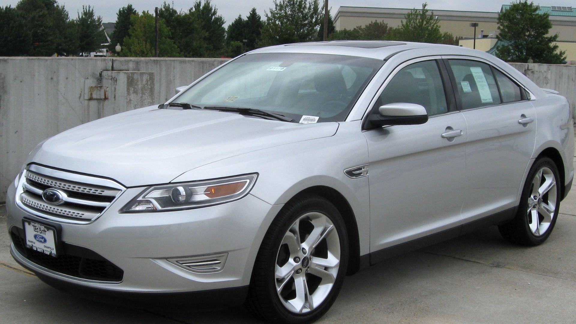 2010 Ford Taurus SHO photographed in Fairfax, Virginia, USA.