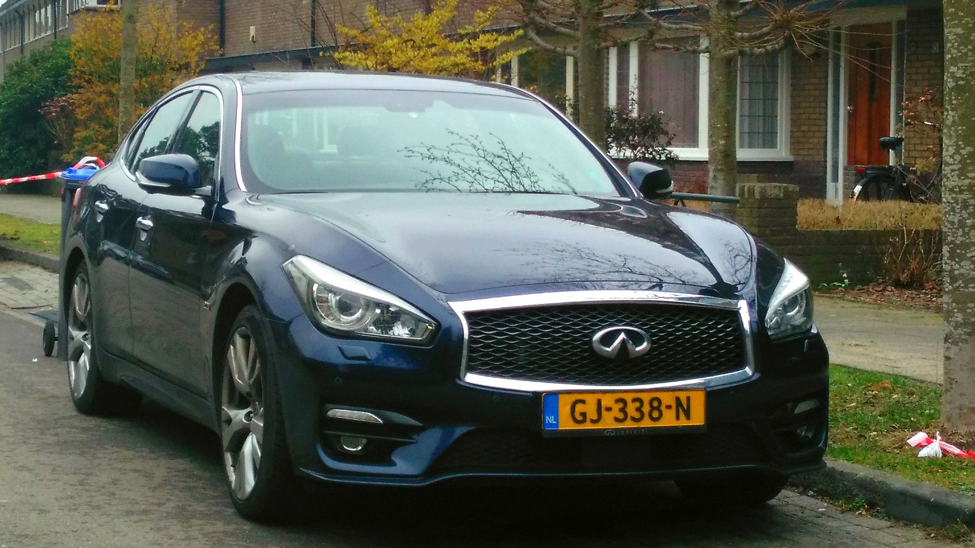 Infiniti Q70 2015.