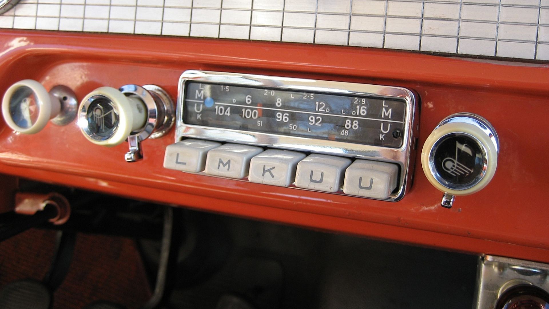 FORD Taunus 17M P2(TL) deLuxe Two door 1958
Radio receiver BLAUPUNKT Köln. The Köln badge (as well as Hamburg, Bremen etc.) was used by Blaupunkt from 1955 into the 21st century. Before 1958 all Kölns used tubes, in 1958-1959 Blaupunkt made a hybrid tube+