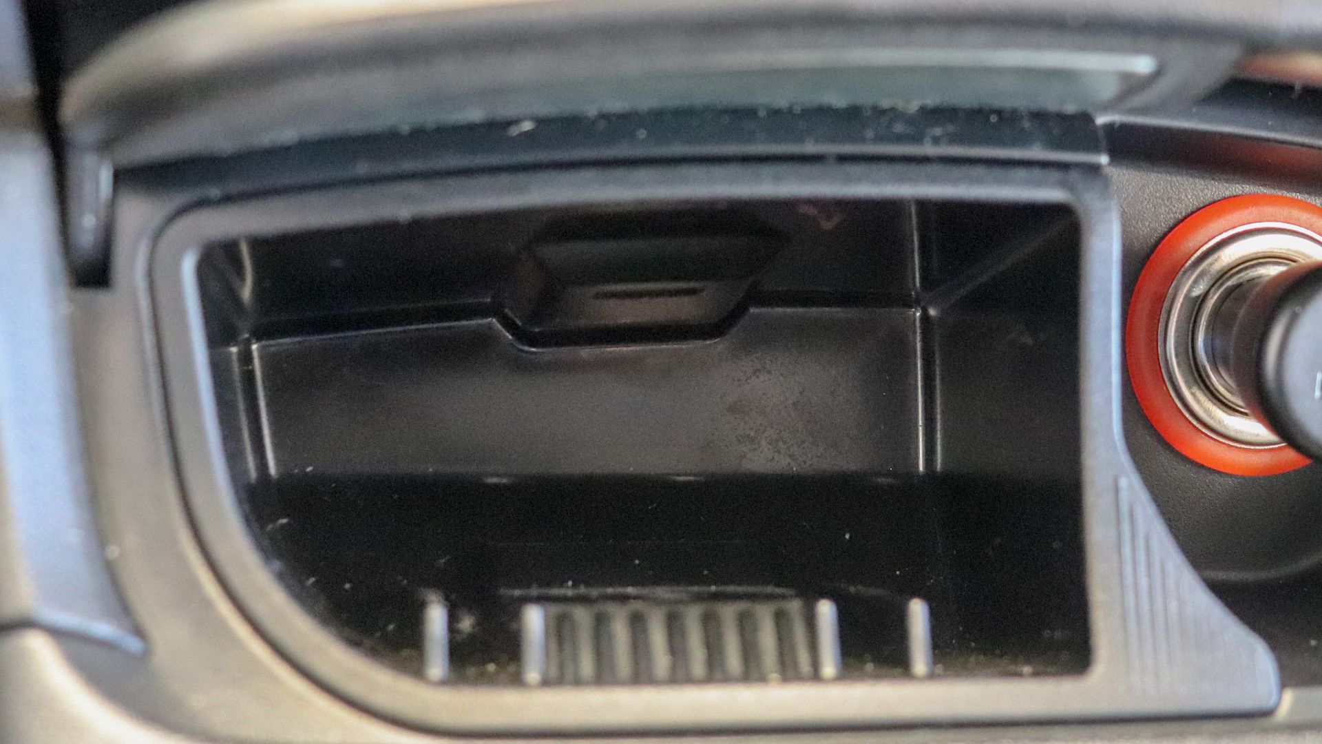 2004 Mazda RX-8 Cigarette Lighter and Ashtray Taken in Leamington Spa