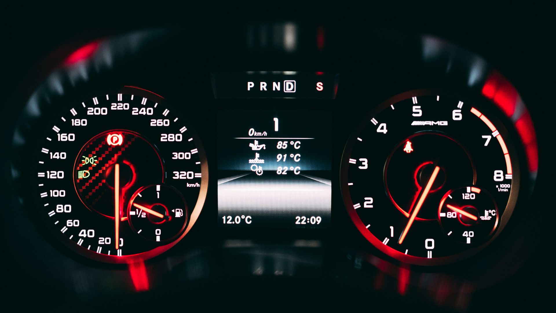 black and red analog speedometer