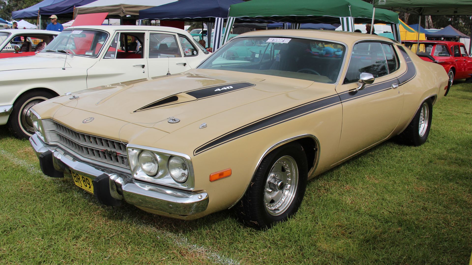 The Plymouth Roadrunner was made from 1968-80, Plymouth wanted a car that that could run a 14 sec qtr mile and cost under $3000, they came complete Cartoon Character Decals and Beep Beep horn.
This the 2nd generation (1971-75), and along with the Satellit