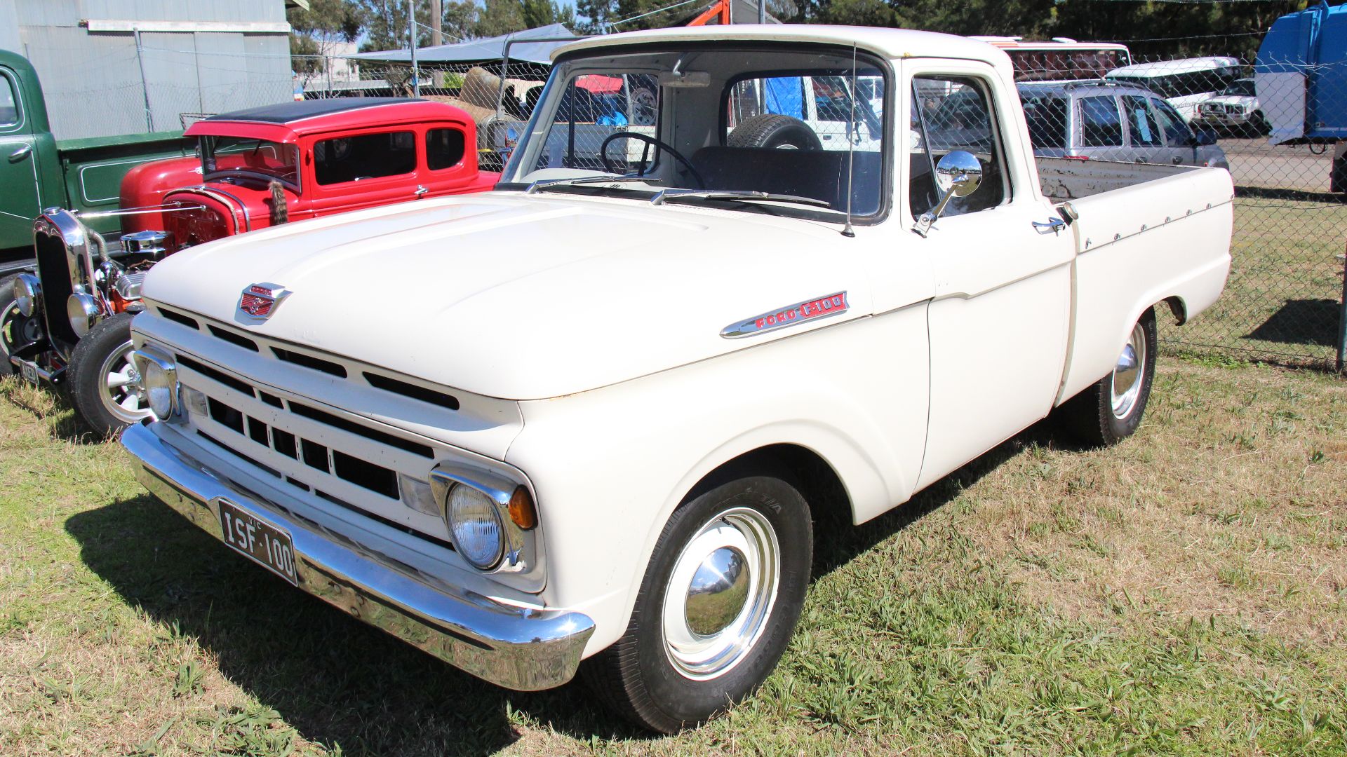 Ford had been producing factory made pickup trucks since 1925.
The F-100 was restyled in 1961, the fourth generation (1961-66)  More refined, sleeker and slightly wider, windshield posts moved back for better vision and bigger pickup bed.
2  types of pick