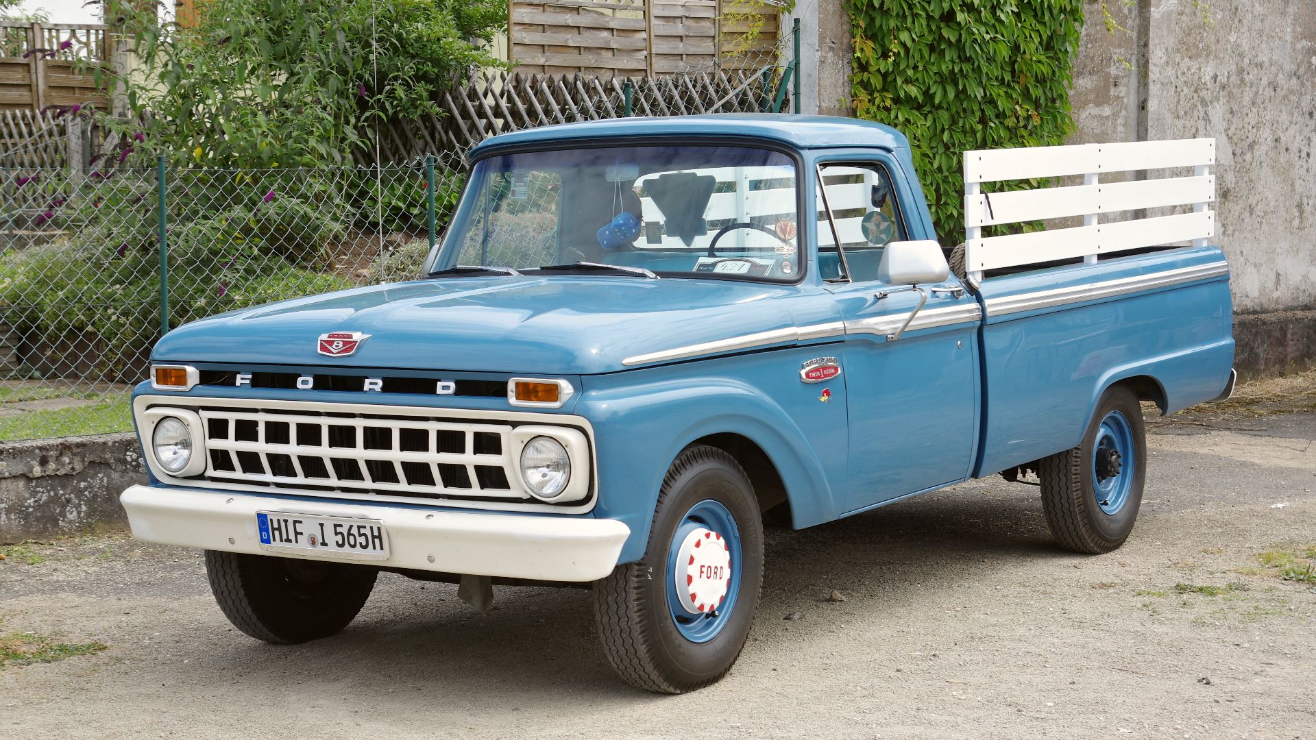 Ford F-250, 1965, 8 Zyl., 208 PS, 

32. Internationales Oldtimer Treffen Konz 2016, Das Nummernschild ist verfälscht!