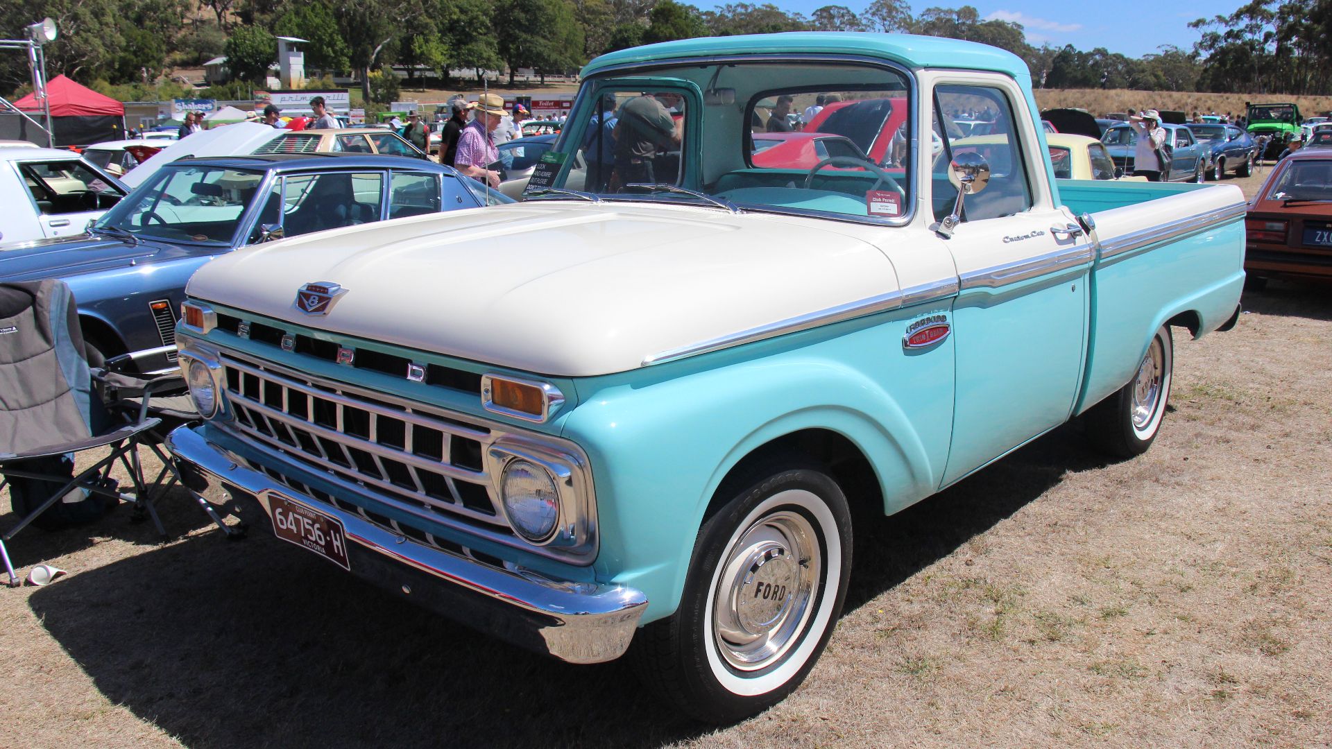 Ford had been producing factory made pickup trucks since 1925.
The F-100 was restyled in 1961, the fourth generation (1961-66)  More refined, sleeker and slightly wider, windshield posts moved back for better vision and bigger pickup bed.
2  types of pick