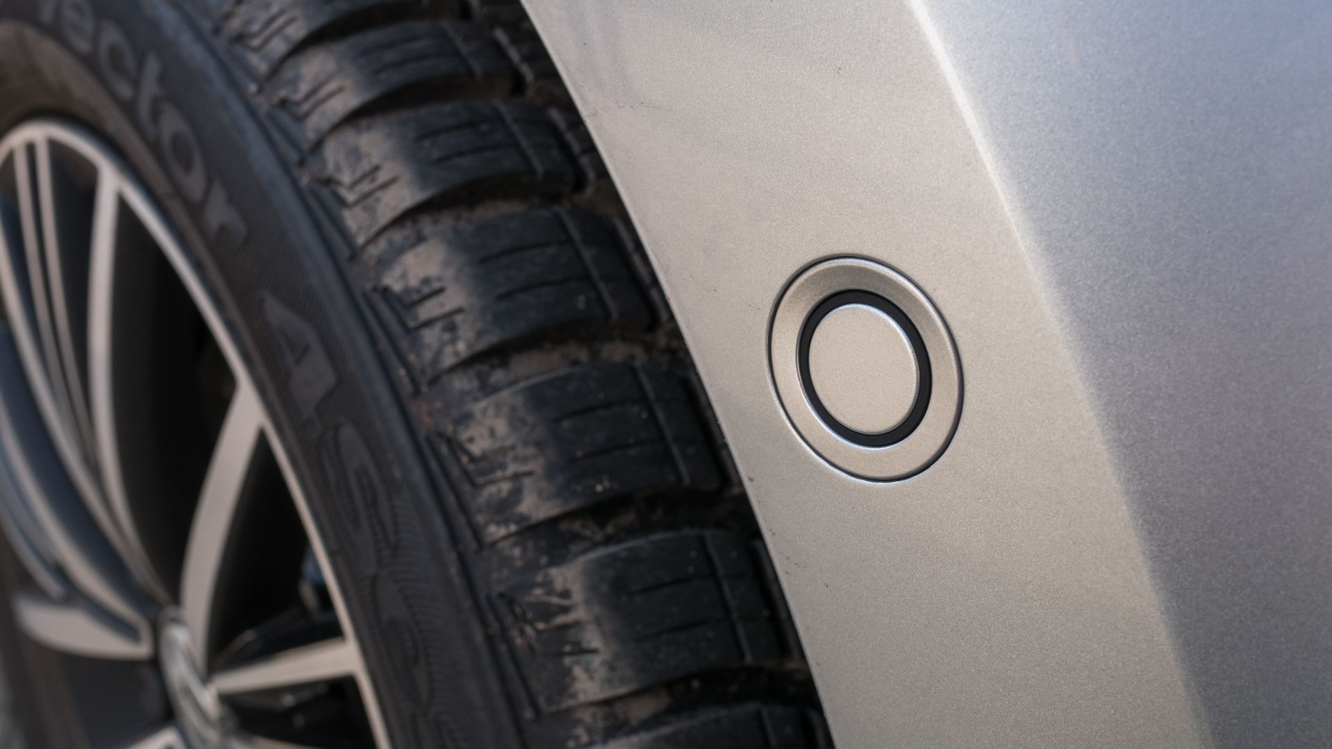 Side parking sensor on a VW Golf VII