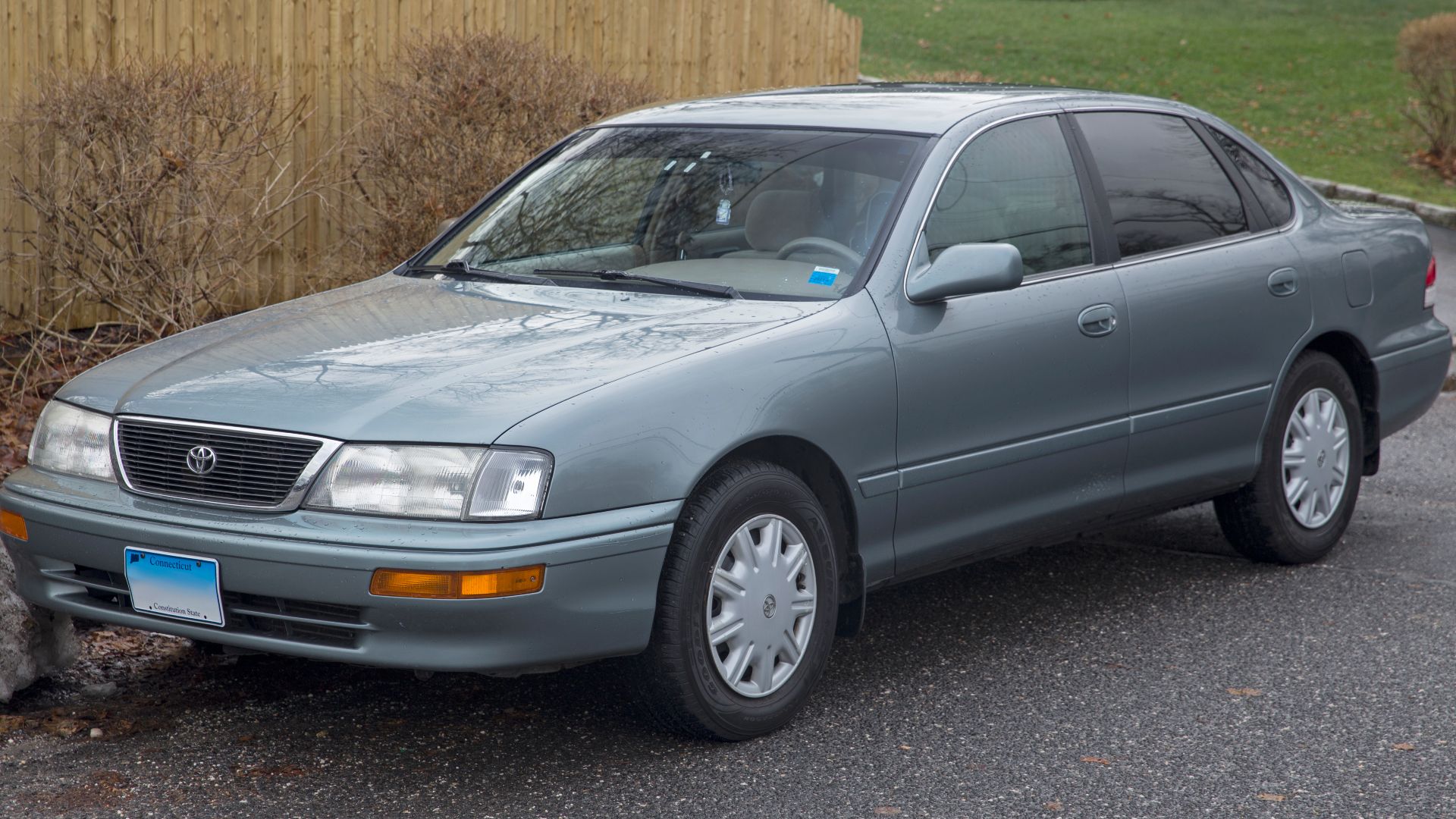 1996 Toyota Avalon XL (model code MCX10L-AEPNKA) in Silver Spruce Metallic, color code 6M3. 184hp 3-litre 1MZ-FE engine, built in Kentucky. Maximum ho-hum but already getting rather rare.