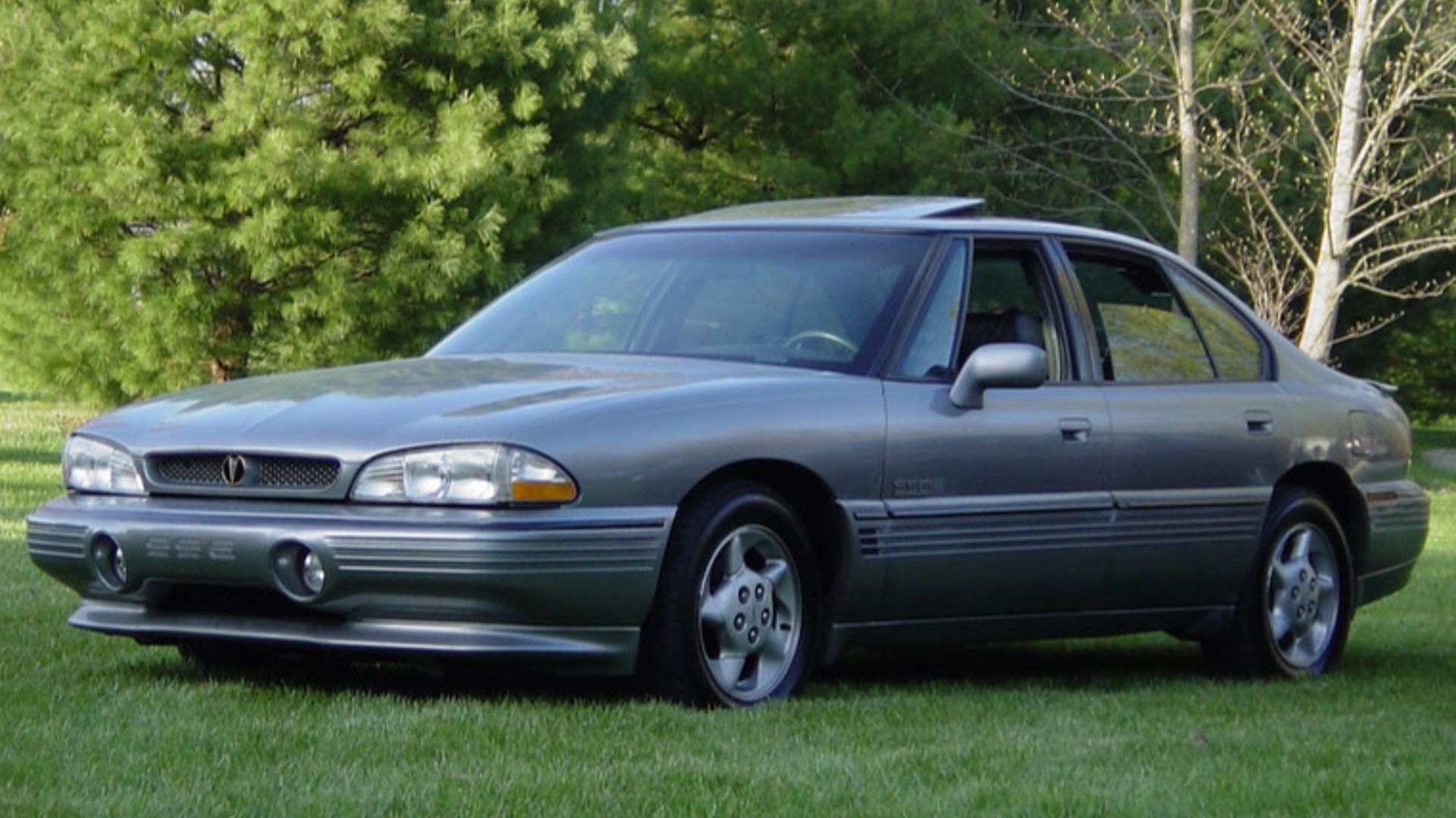1995 Pontiac Bonneville SSEi
Wjcollier07 (talk) 04:22, 21 September 2008 (UTC)