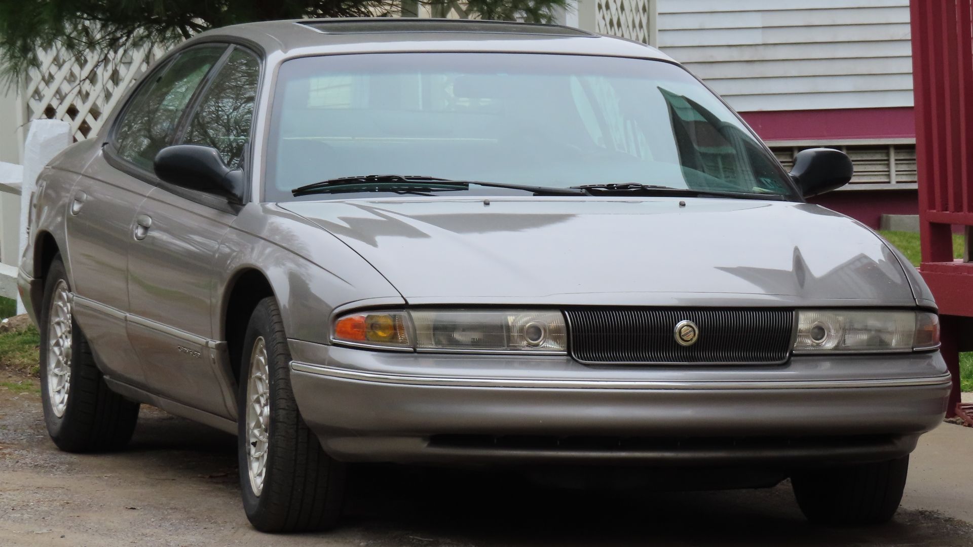 1997 Chrysler LHS photographed in New Castle, Pennsylvania. The 1995-1997 models featured Chrysler badges on their front grilles, while the 1994 models used Chrysler Pentastar badges.
