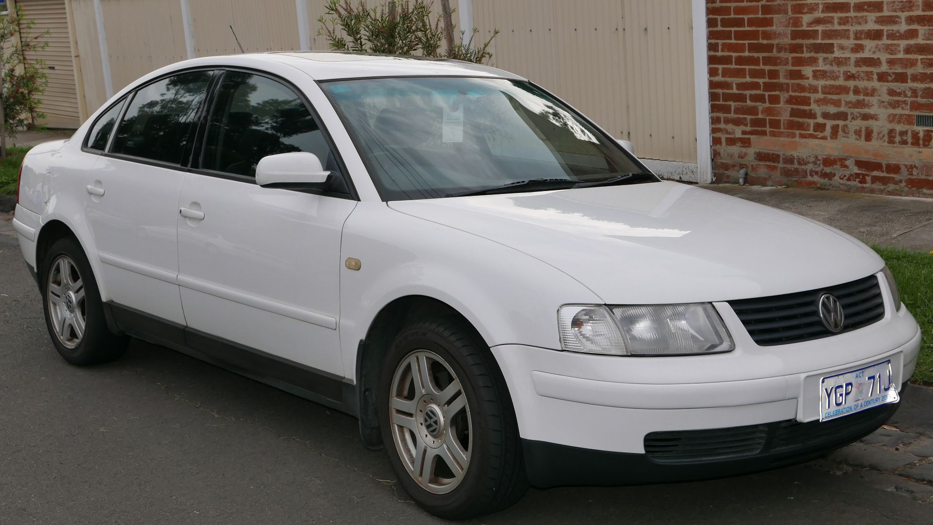 1999 Volkswagen Passat (3B MY00) V6 Syncro sedan. Photographed in Ascot Vale, Victoria, Australia.