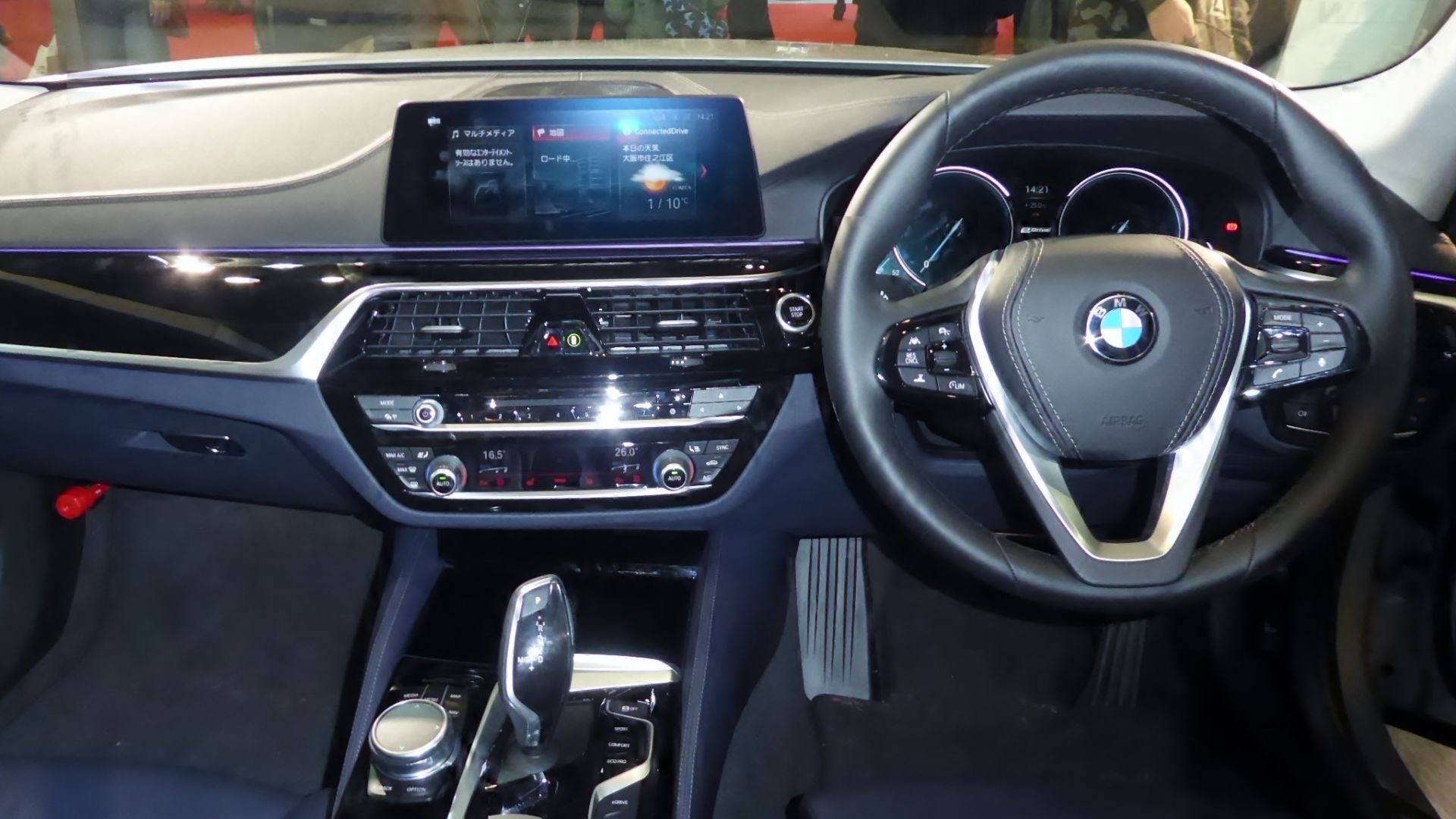 大阪モーターショー2017に於いてG30系BMW・530e iPerformance Luxuryを撮影。