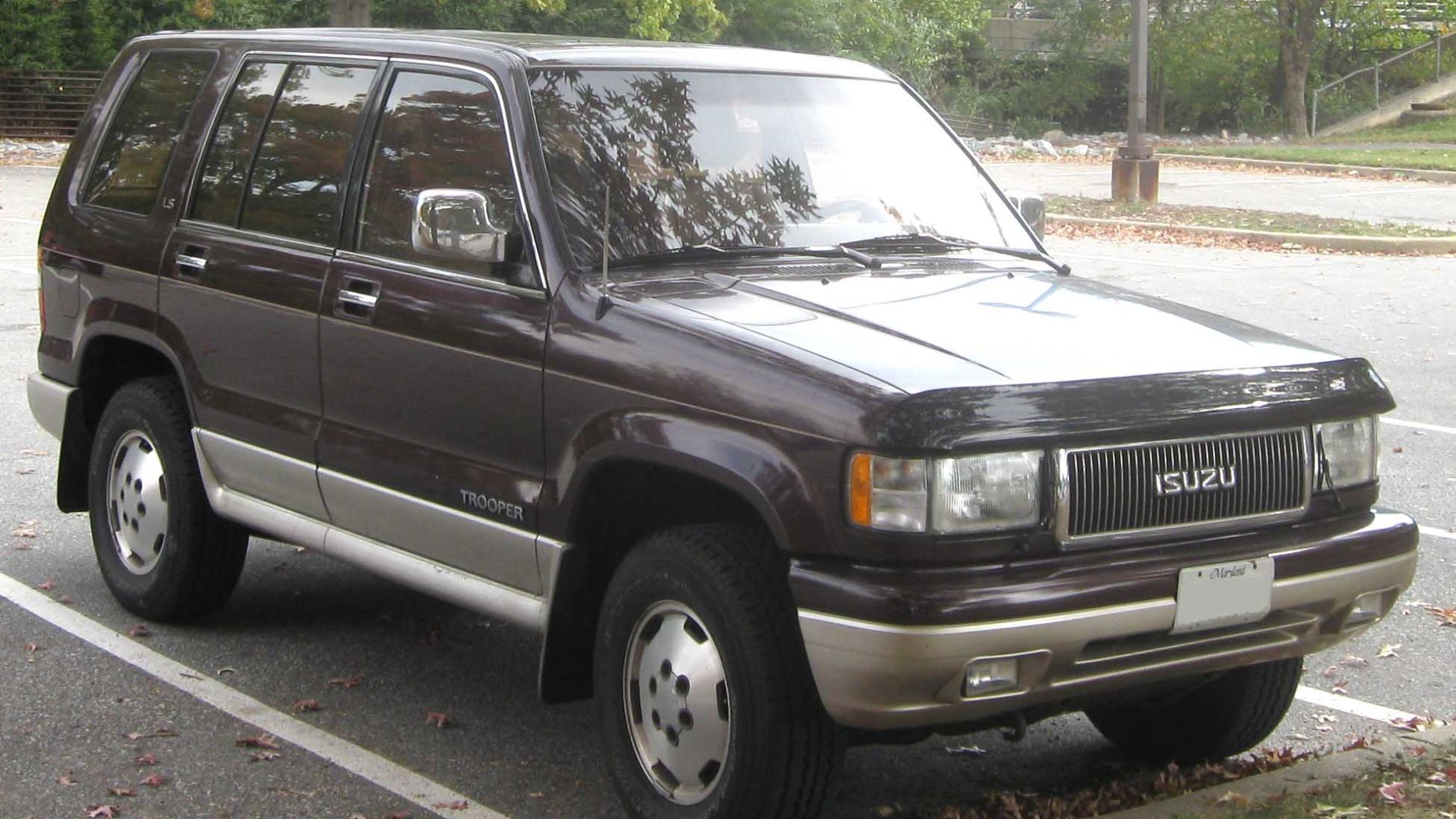 1992-1997 Isuzu Trooper photographed in College Park, Maryland, USA.