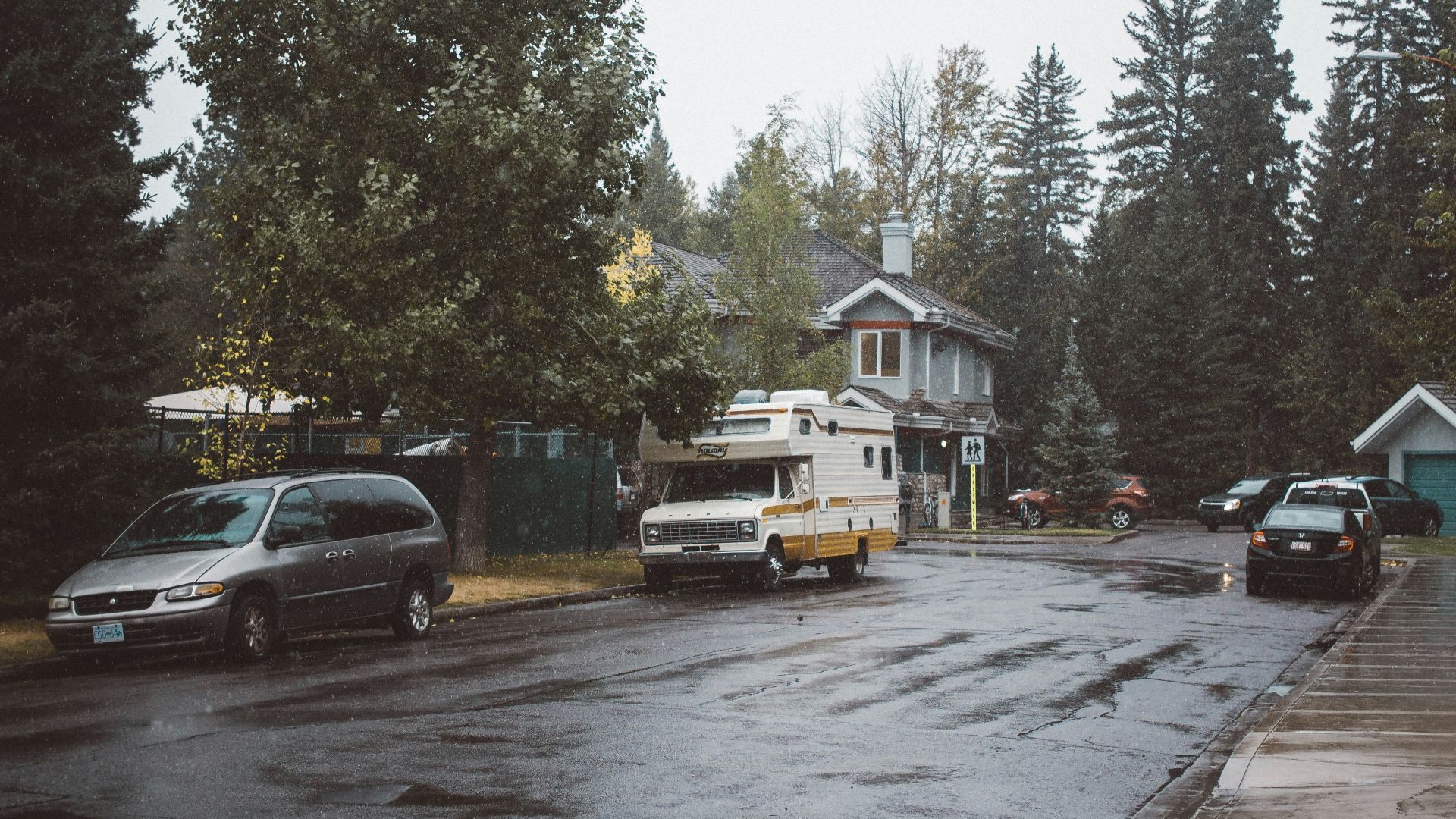 gray minivan