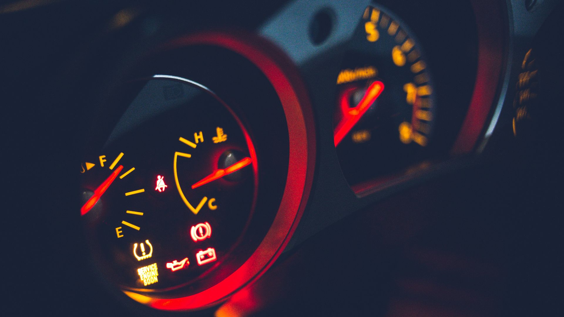 black and red analog speedometer