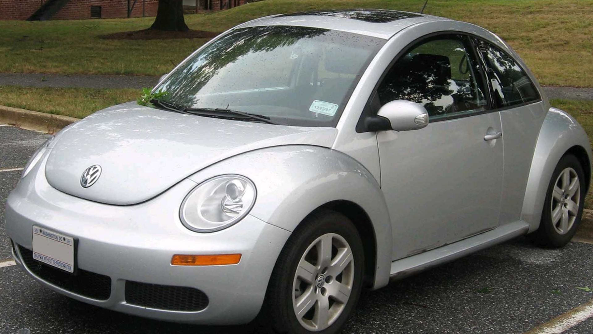 2006-2007 VW New Beetle photographed in College Park, Maryland, USA.