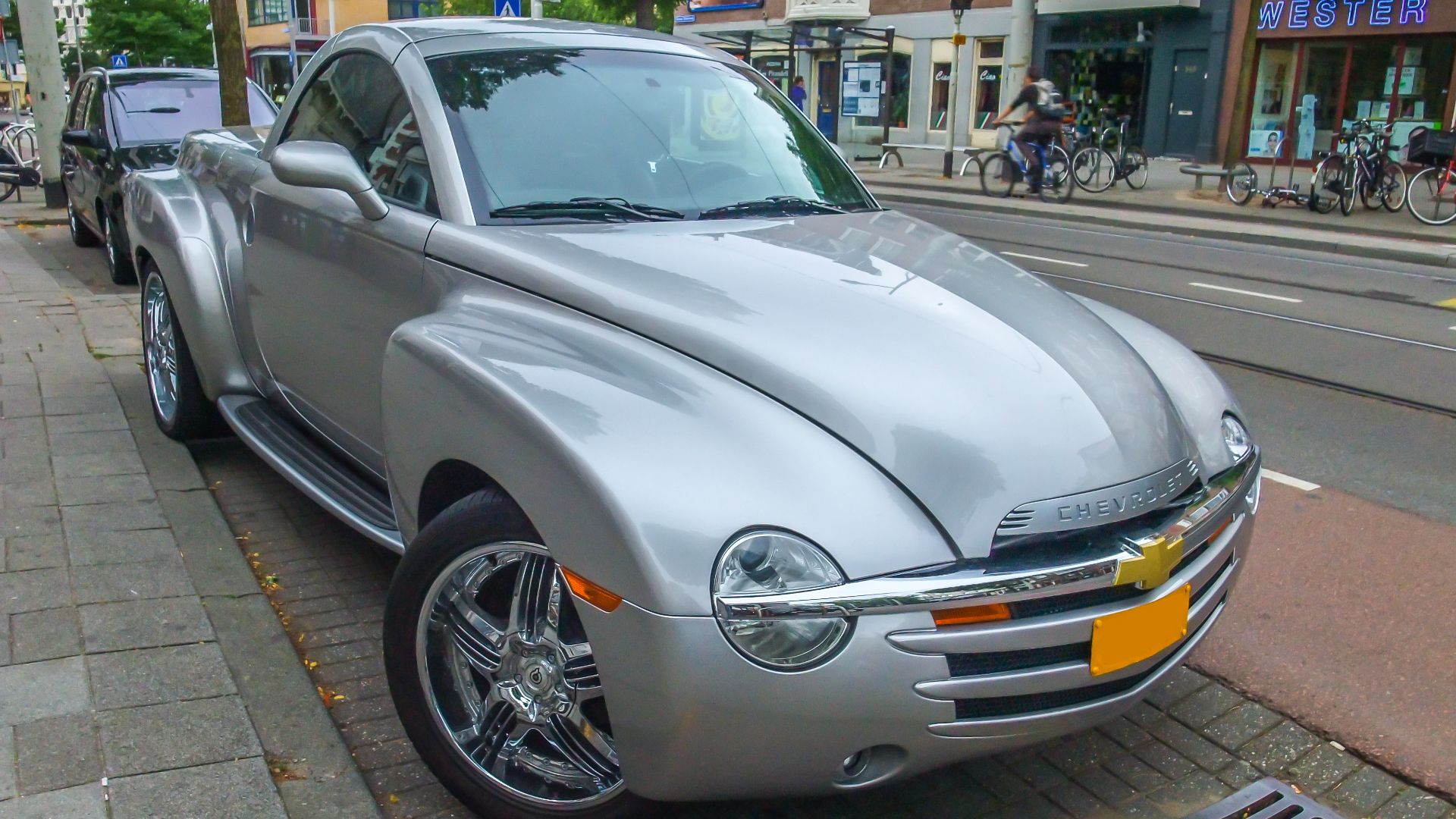 Chevrolet SSR in Rotterdam (07/2010)
Following the vandalization (Rotterdam) of my work, definitive stop of my publications on Wikimedia Commons.

Final publication in Wikimedia Commons: https://commons.wikimedia.org/wiki/File:GraphyArchyPocket_._Wikipedi