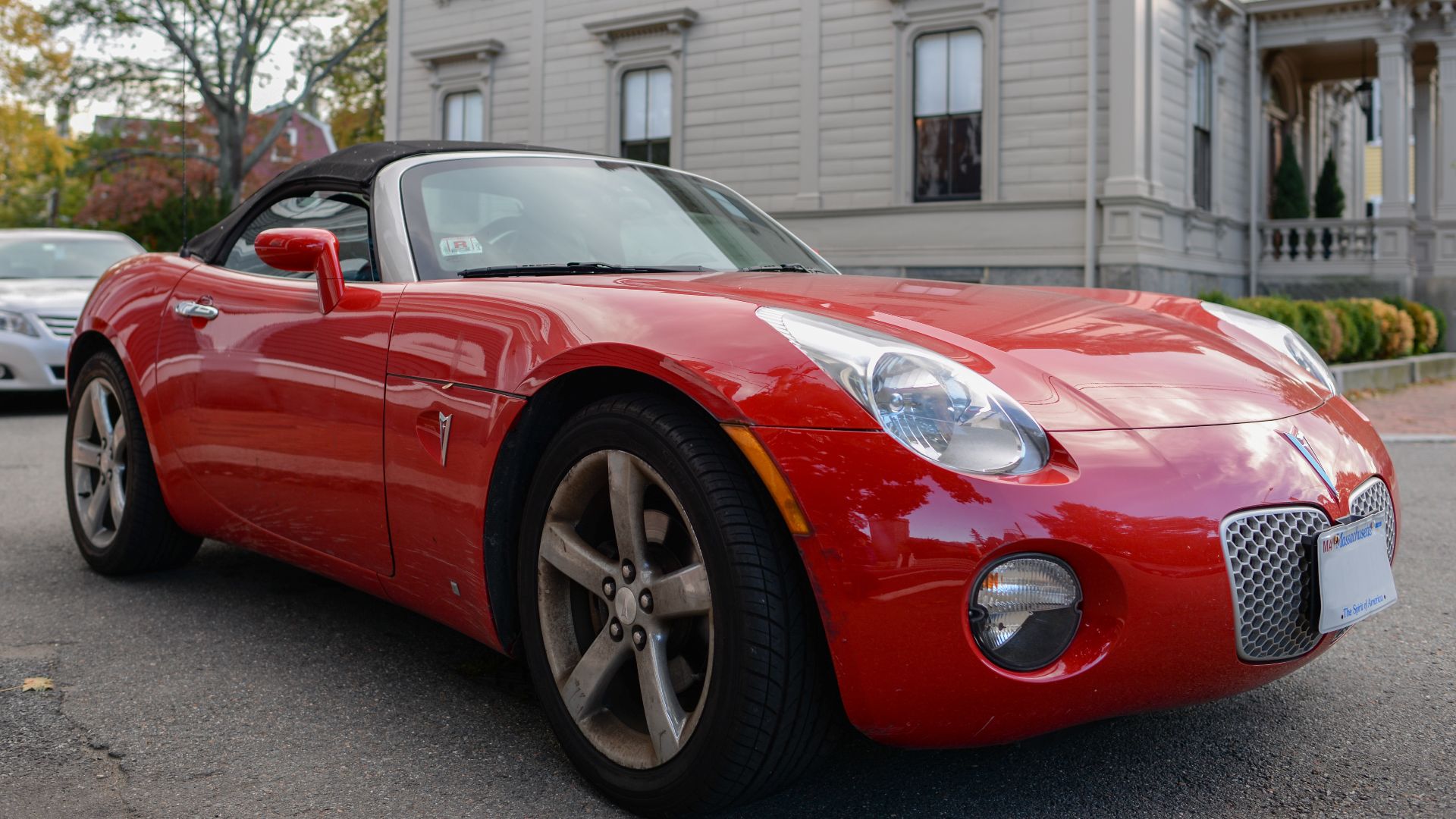 Pontiac Solstice seen in Salem, MA