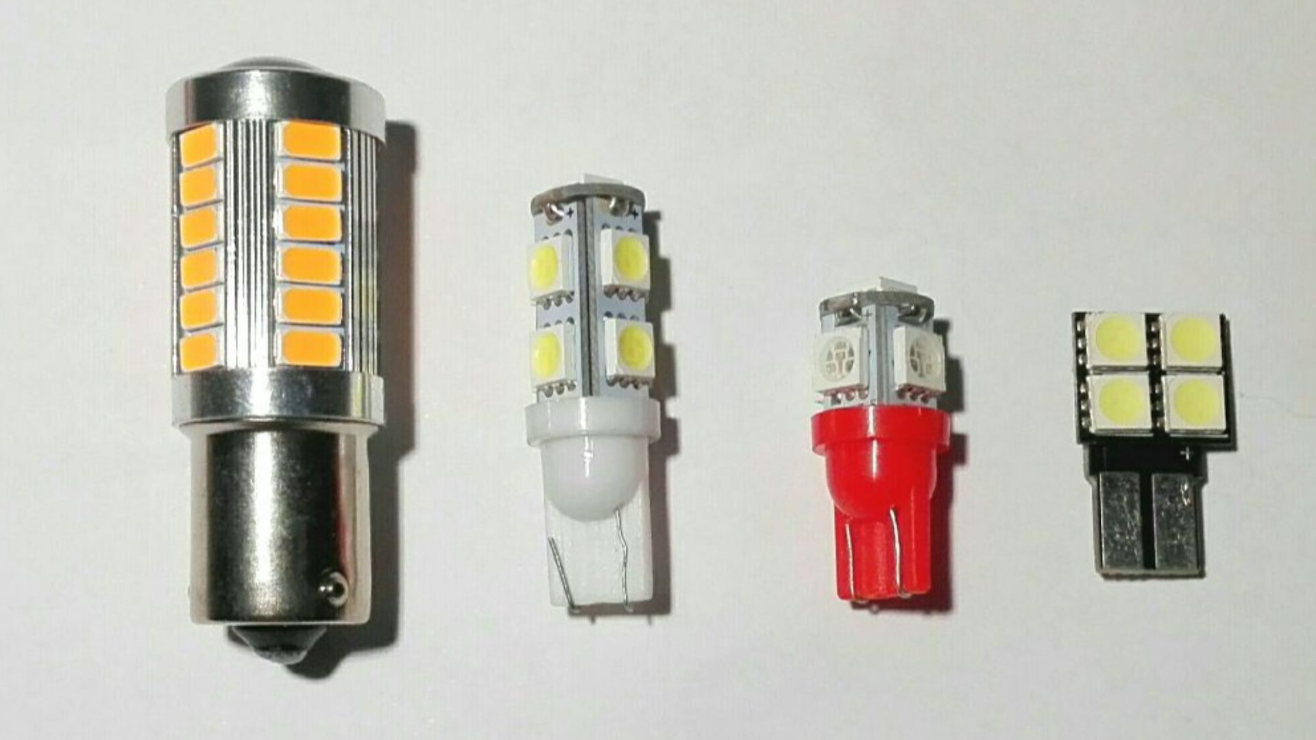 LED car light bulbs.
From left:
-Orange PY21W
-White W5W (9 led 5050)
-Red W5W (5 led 5050)
-White W5W (4 leds 5050)