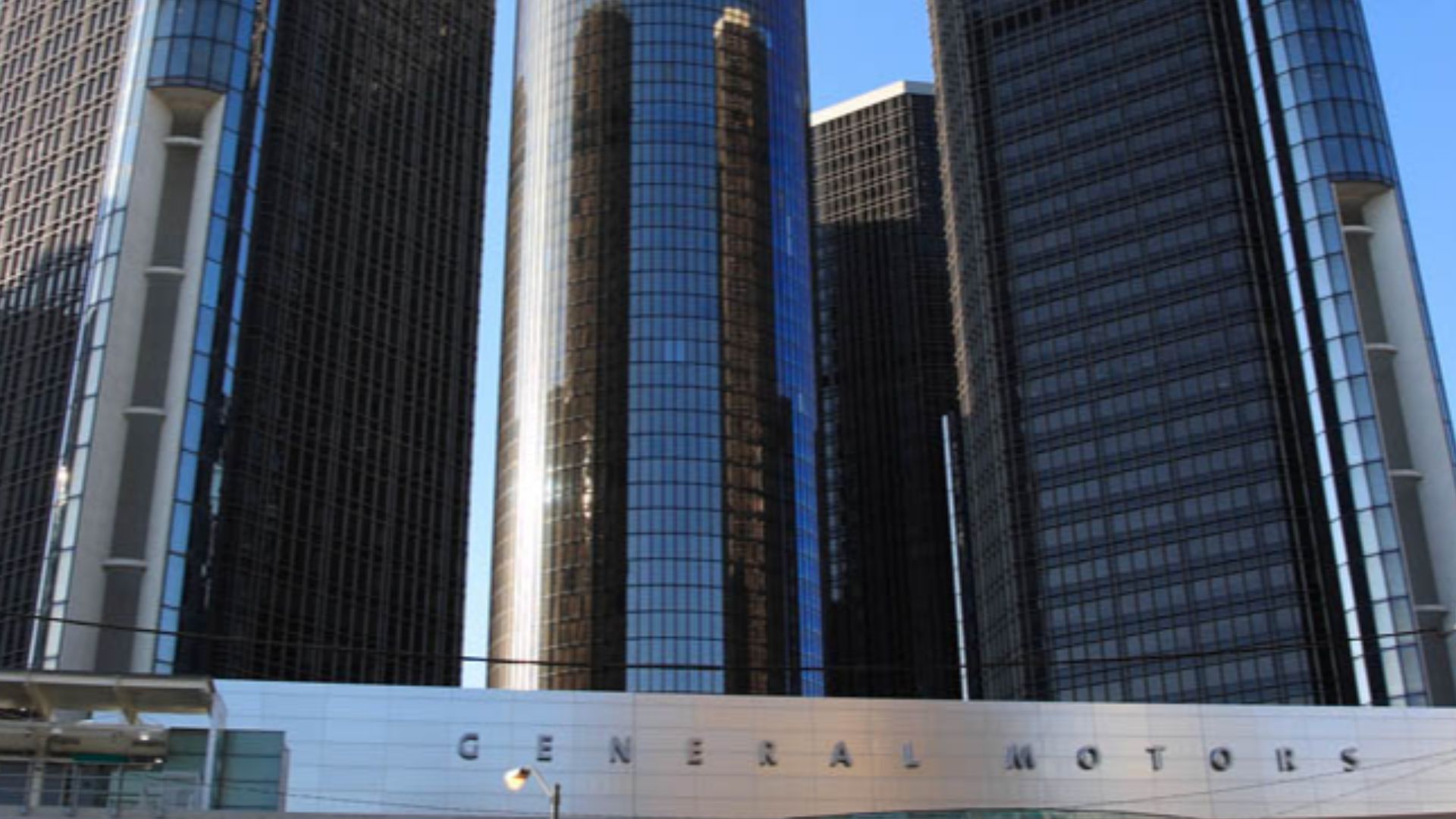 GM World Headquarters ? Dressed for Baseball?s 2005 All-Star Game
Detroit, Michigan.

Summer 2005