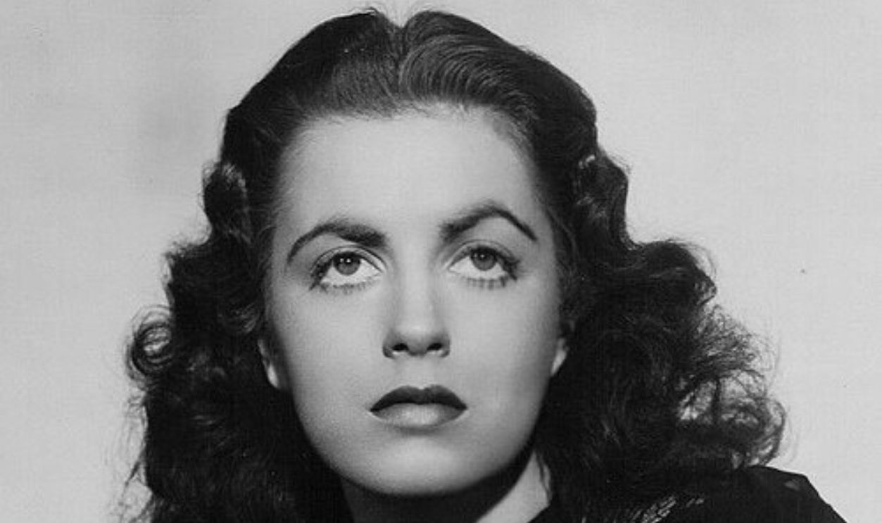 Faith Domergue in a 1946 headshot