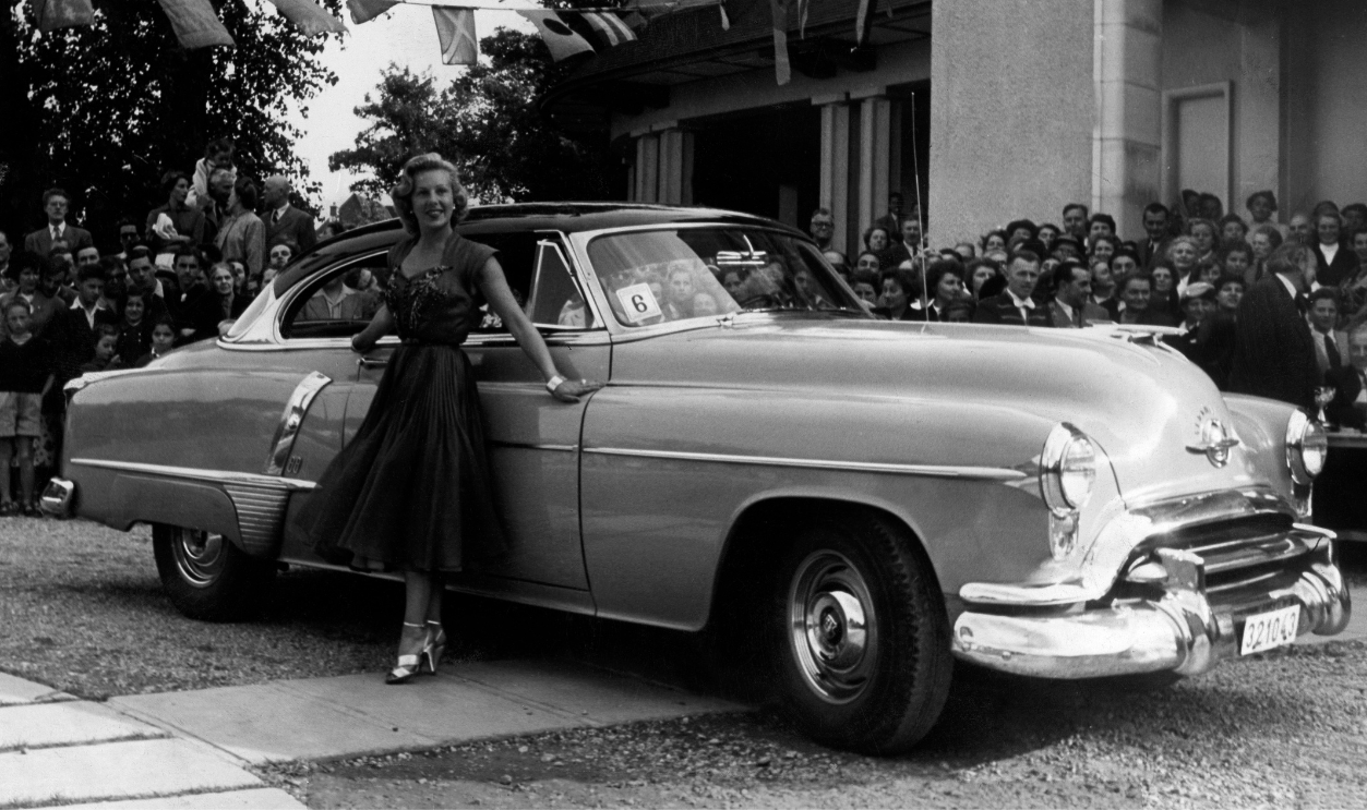 Car show in Le Touquet Paris Plage, France, c. 1952 : Oldsmobile 88 Deluxe Sedan car (american car)