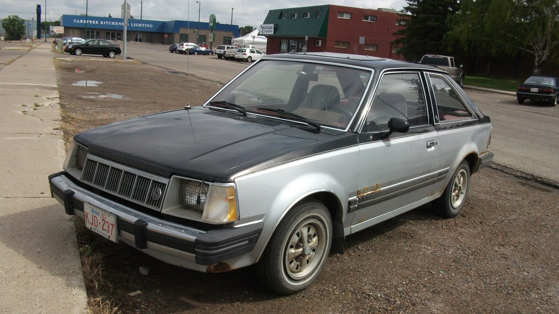 Front 3/4 view of a 1st-generation (1983-1985) Mercury Lynx.