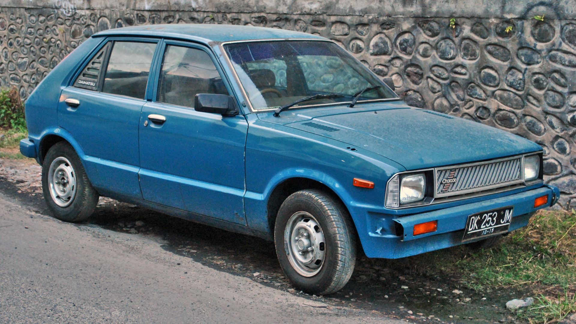 Front side of a facelift first-generation Daihatsu Charade in Denpasar, Bali, Indonesia.