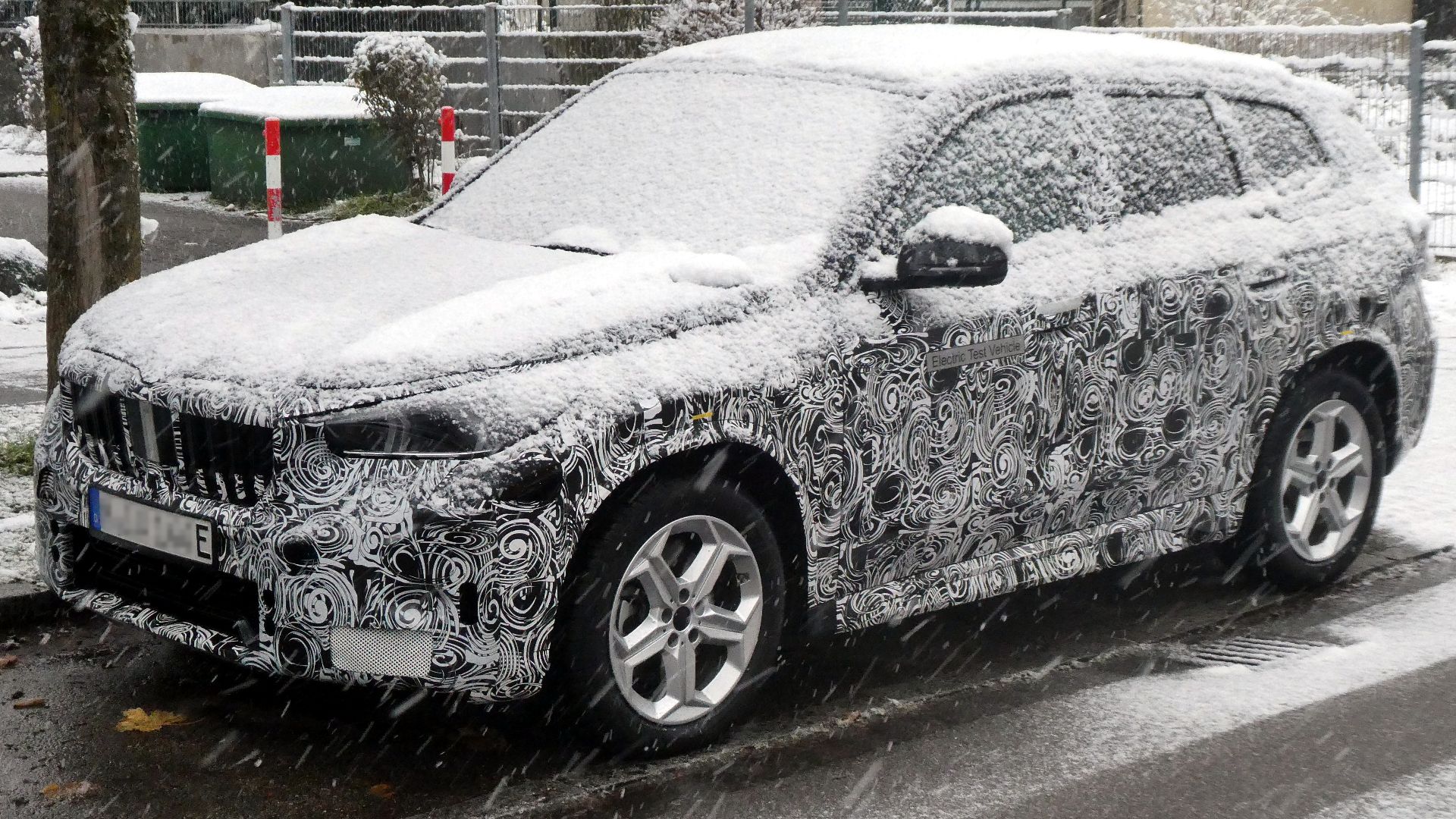 BMW-Erlkönig im Schnee (wer reitet so früh durch Schnee und Wind…).