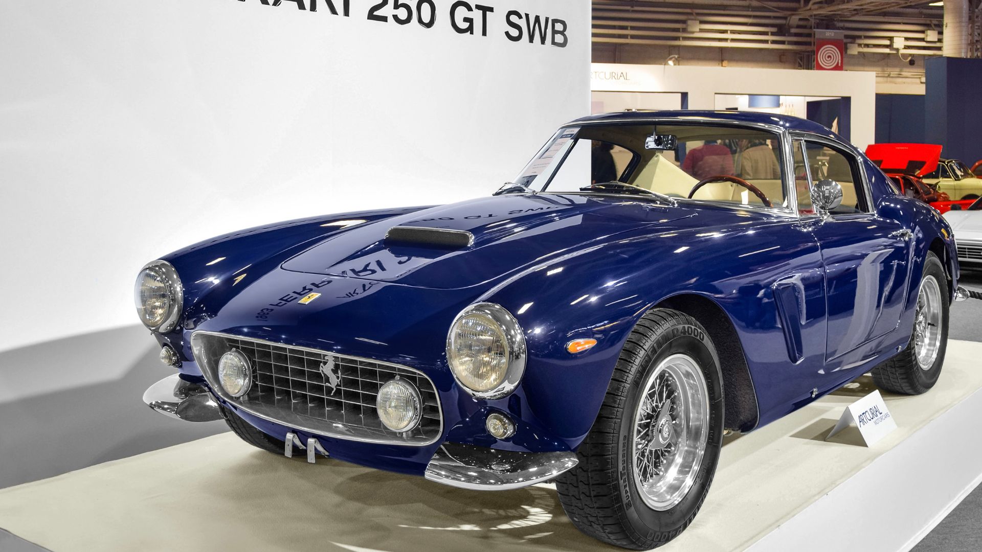 • Dernier des 165 exemplaires de la version châssis court produits.
• Matching numbers.
Année du modèle présenté : 1963
Carrosserie : Pininfarina
Châssis : n°4065GT
Moteur : n°4065
Production :  167 exemplaires
Couleur : bleu marine
 Proposée à la vente p