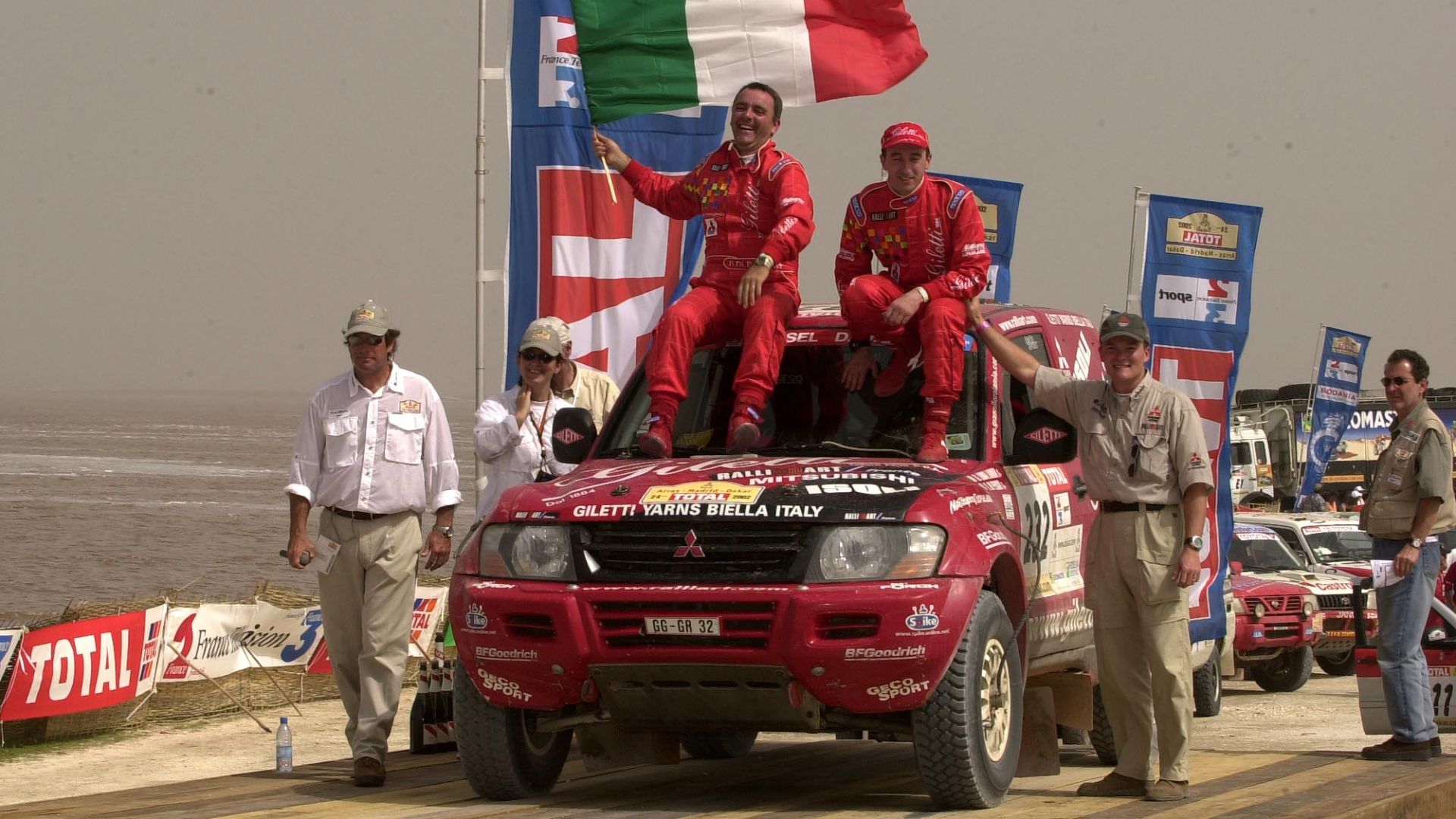 Gianni Lora Lamia Mitsubishi Ralliart 24th Arras Madrid Dakar 2002 Podium Dakar Senegal
