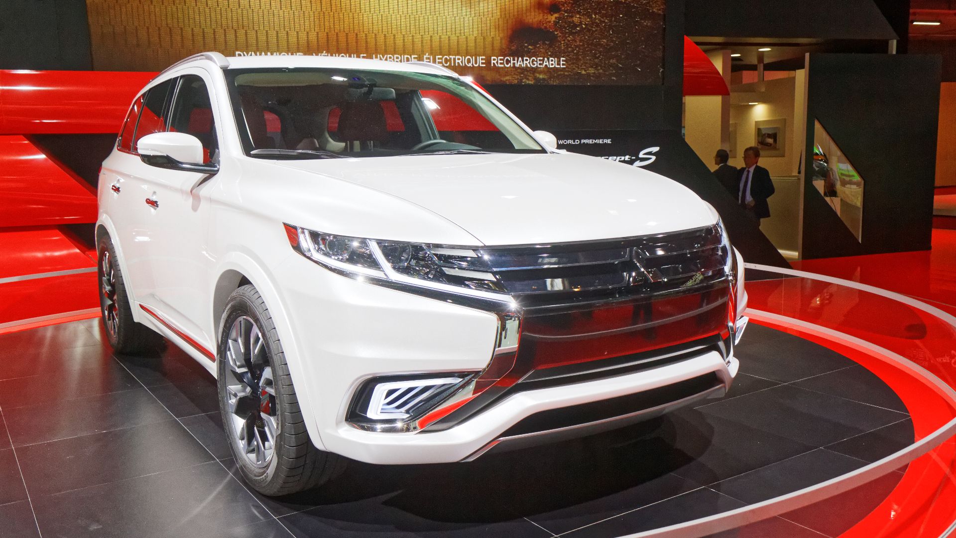 Un Mitsubishi Outlander Phev Concept-S présenté lors du mondial de l'automobile de Paris 2014.