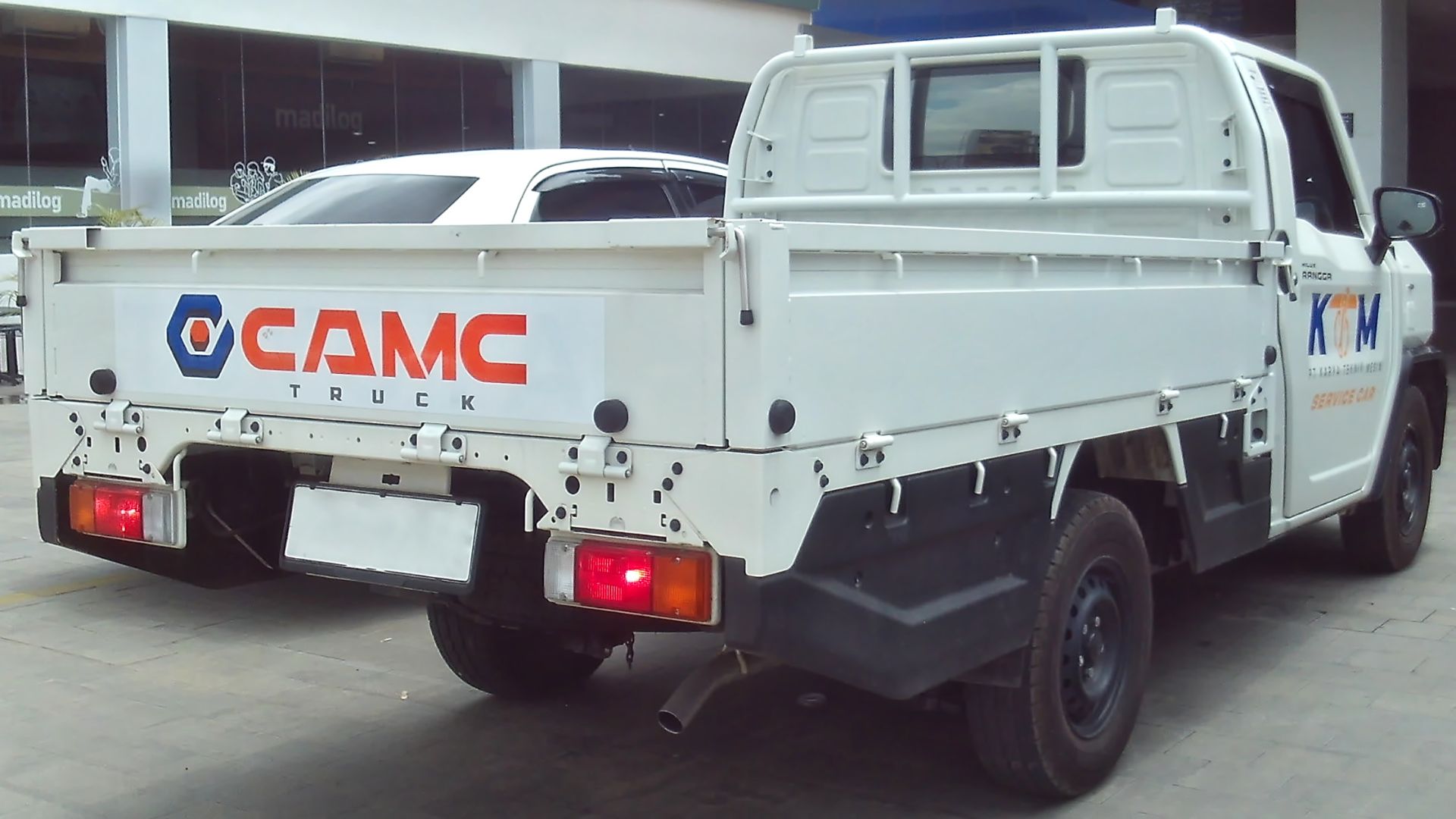 The compact pickup based on Toyota HiLux, which is tribute to Toyota Tamaraw/Kijang in the first era. This is Indonesian version which is using 2nd generation of Toyota Innova's engine, but imported from Thailand.