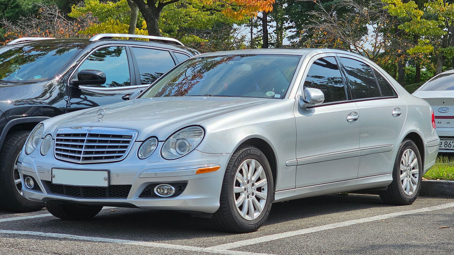 Brilliant Silver Metallic Mercedes-Benz W211 Facelift E 280 sedan.